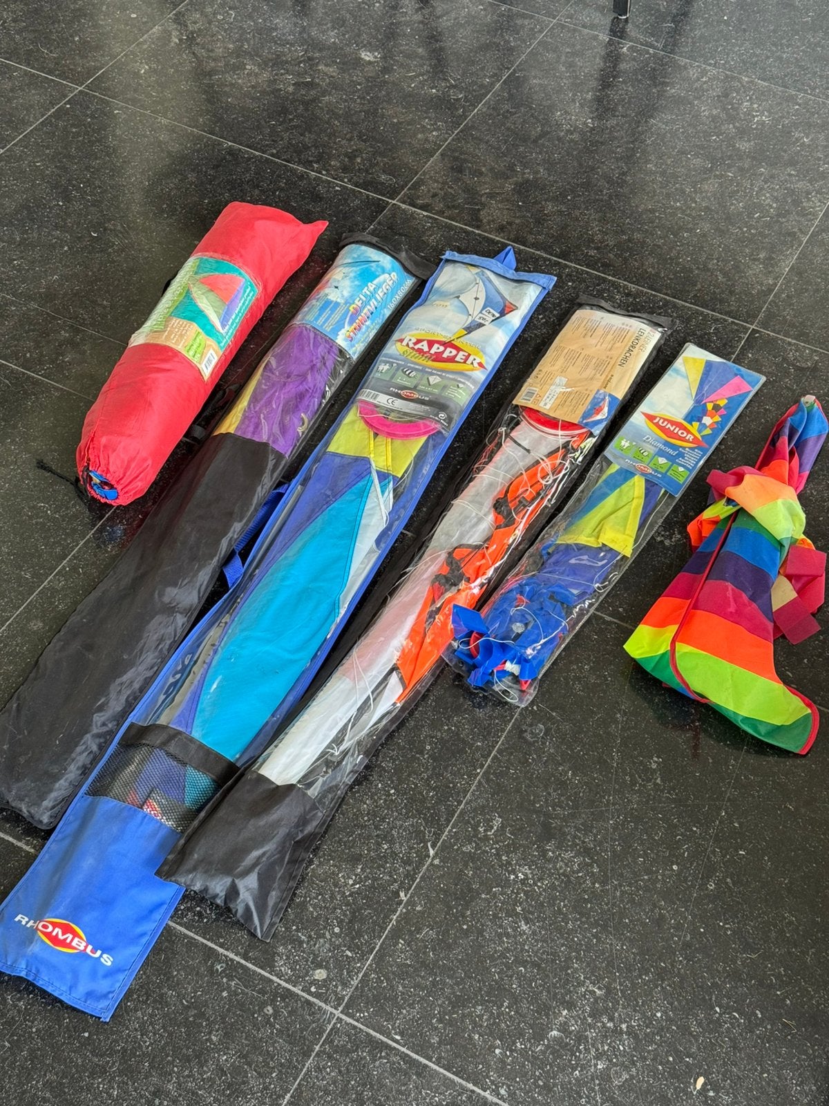 4 vliegers in 1 koop, Ophalen of Verzenden, Zo goed als nieuw