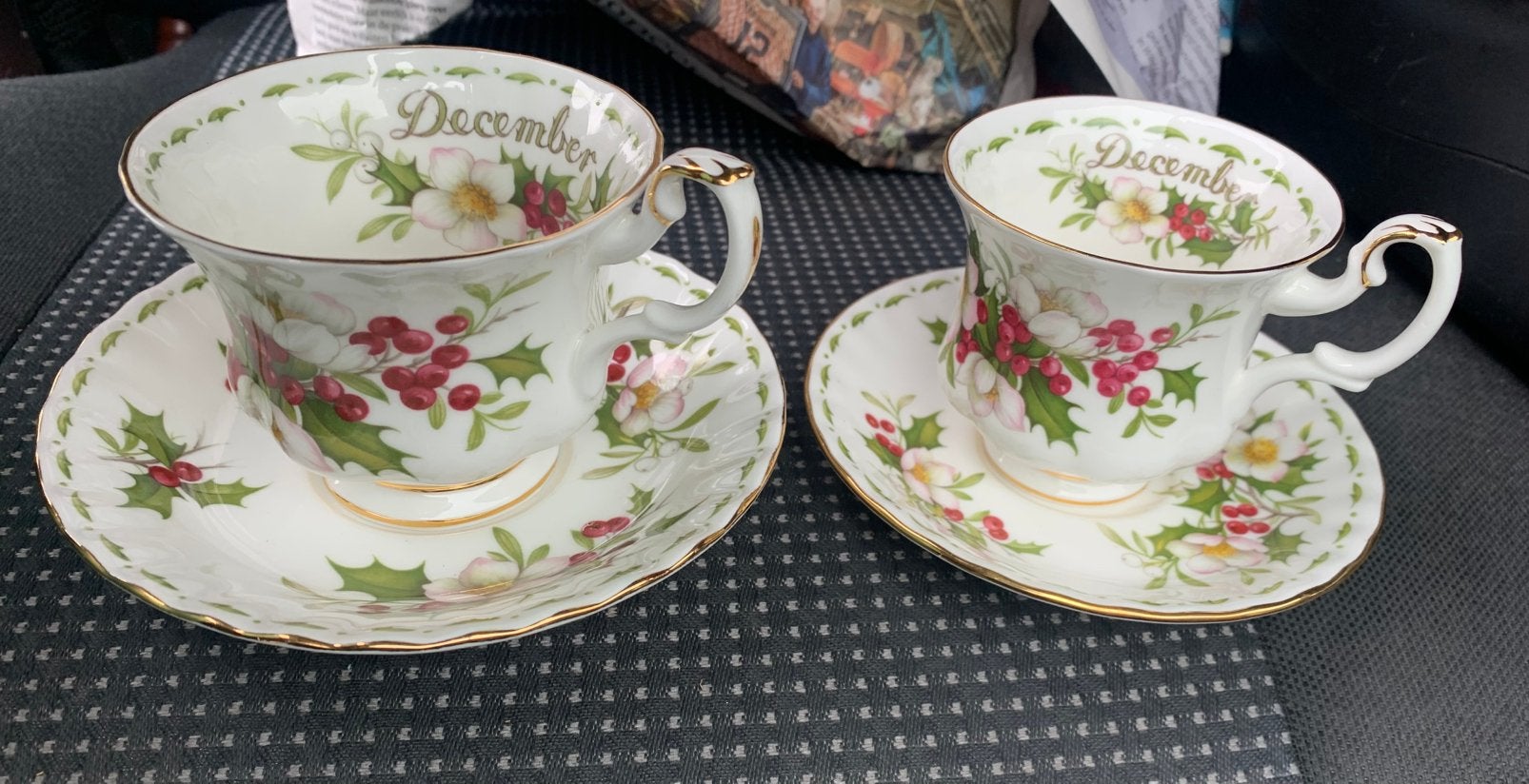 Twee vintage Royal Albert Flower of the Month kop-en-schotel, Ophalen of Verzenden