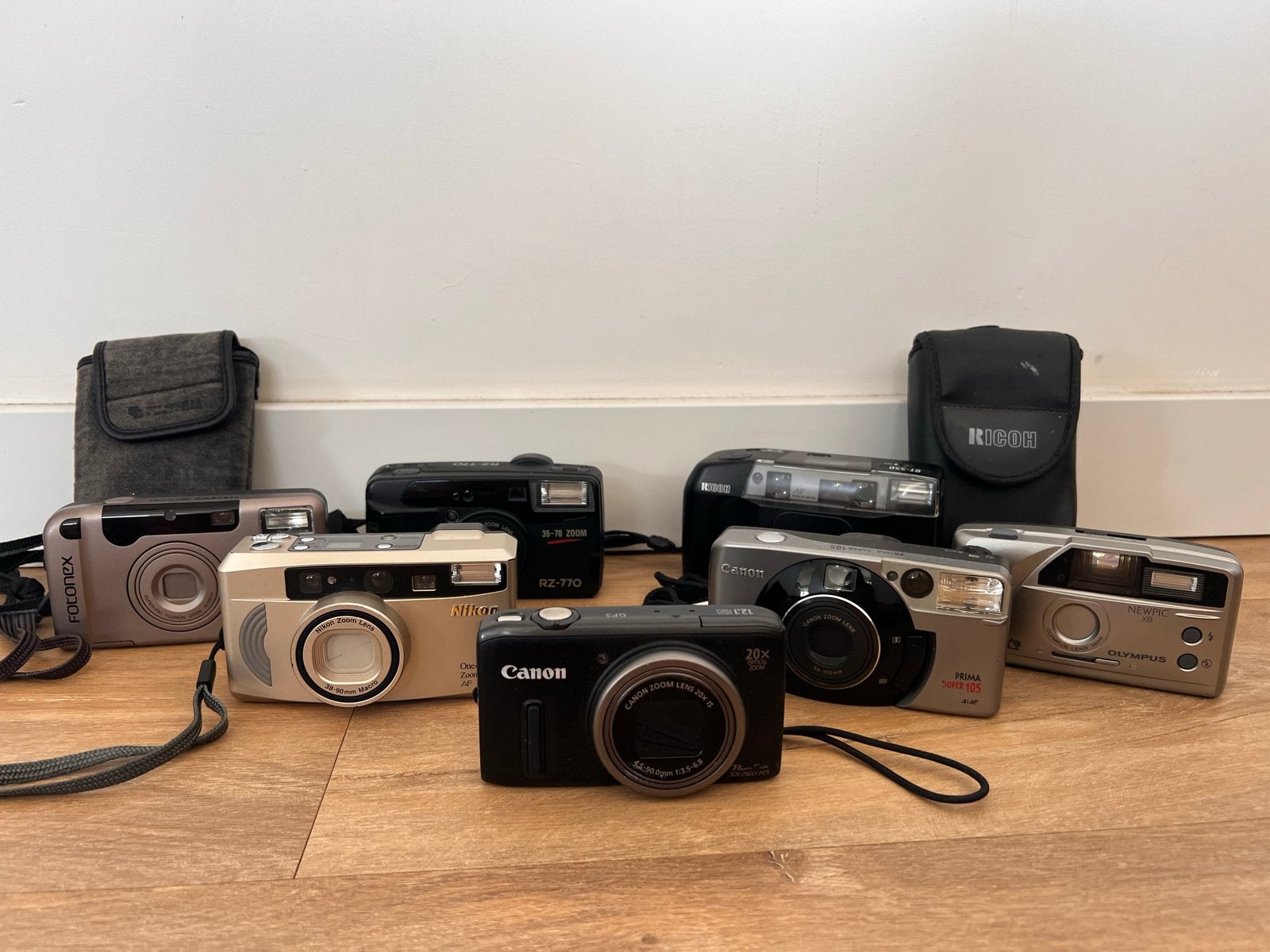 Foto 2 van Partij van 8 compactcamera's - Canon, Nikon, Olympus, etc.