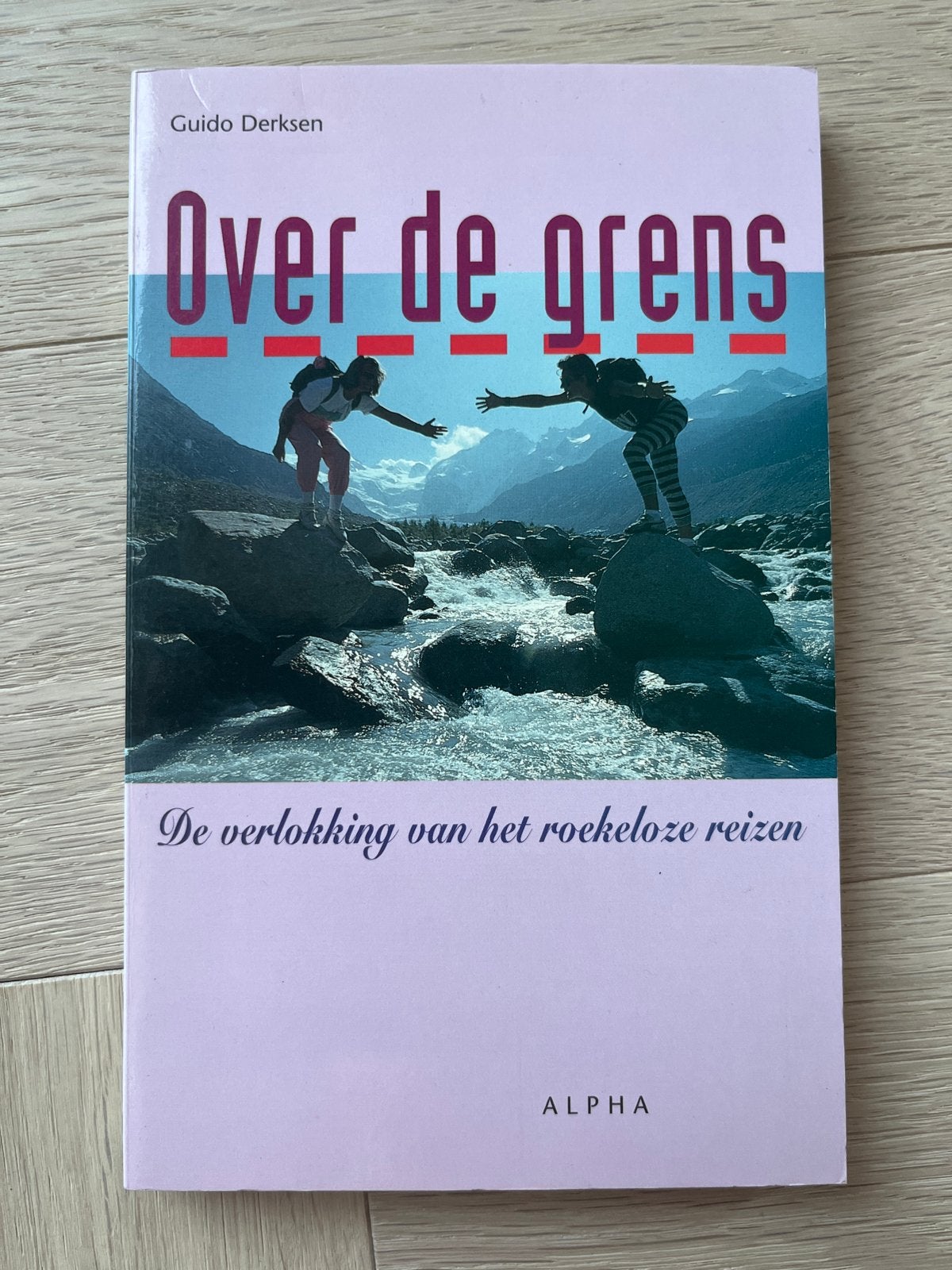 Over de grens - De verlokking van het roekeloze reizen, Europa, Ophalen of Verzenden, Reisgids of -boek, Gelezen