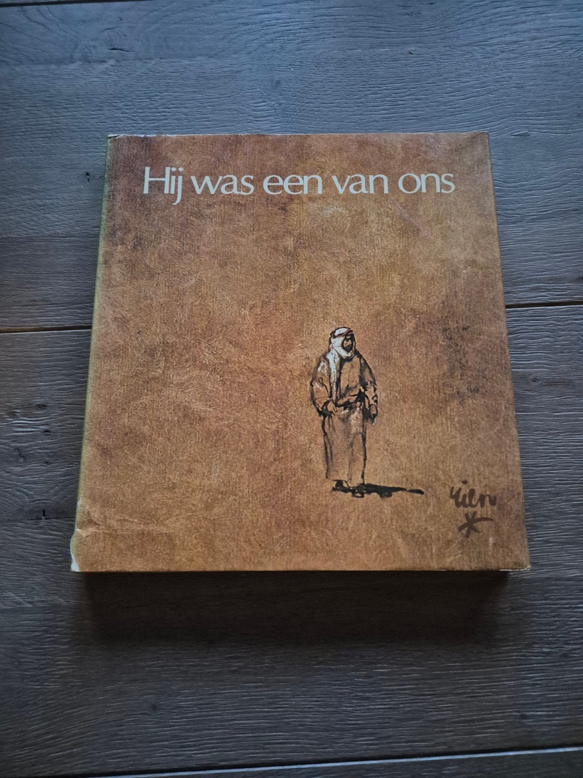 rien poortvliet, hij was een van ons, Ophalen of Verzenden, Zo goed als nieuw