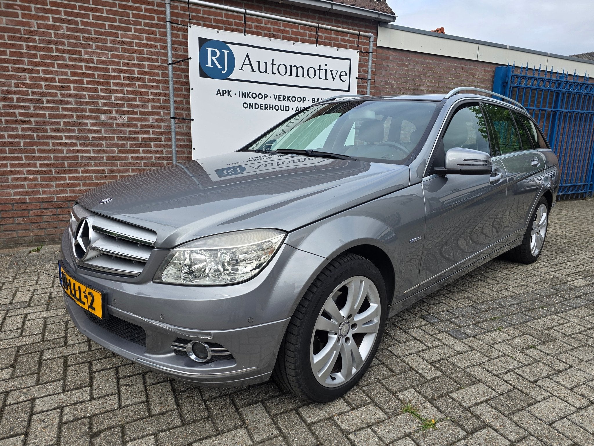 Mercedes-Benz C-Klasse 180 KOMPRESSOR 180 K Bl.E.BnsCl.Av. A, Auto's, Achterwielaandrijving, Gebruikt, Handgeschakeld, 1430 kg