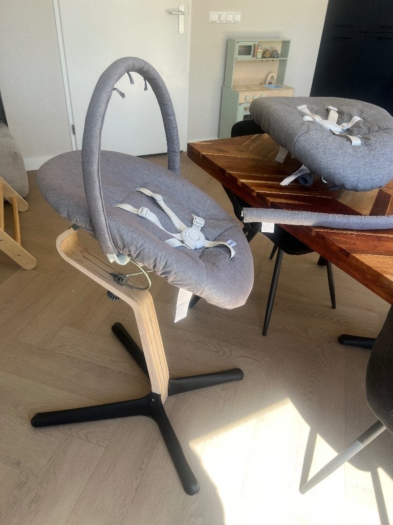 Newborn zit en speelboog stokke nomi, Kinderen en Baby's, Kinderstoelen, Ophalen, Zo goed als nieuw, Overige typen, Gordel(s)