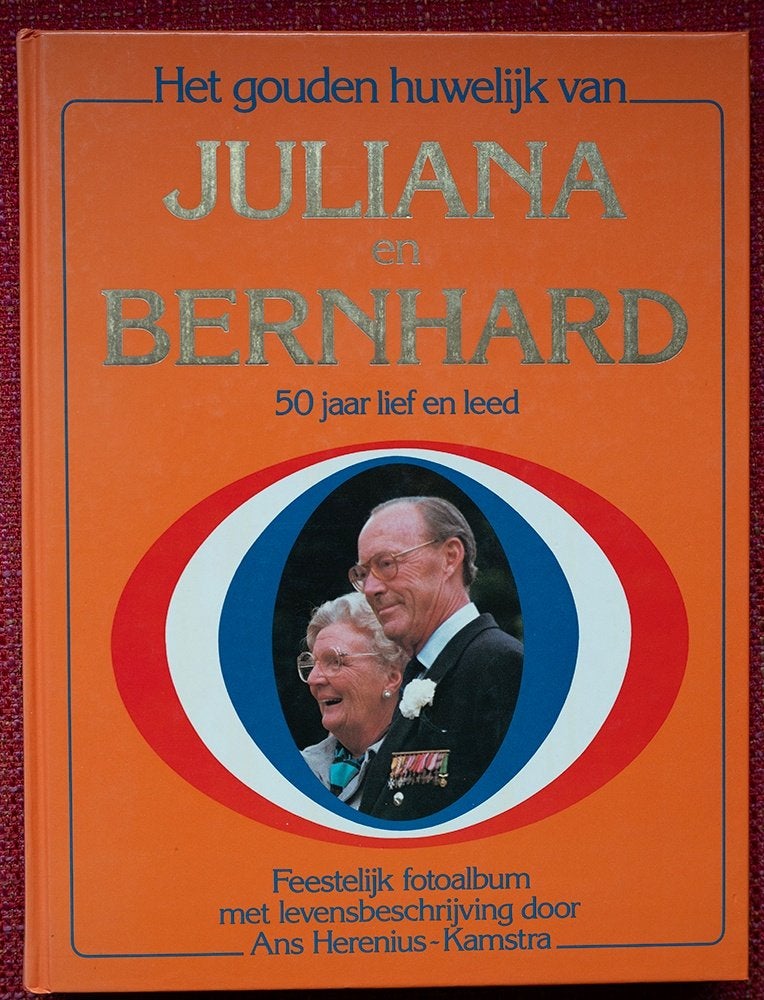 Boek Het gouden huwelijk van Juliana en Bernhard, Ophalen of Verzenden, Zo goed als nieuw, Nederland, Tijdschrift of Boek