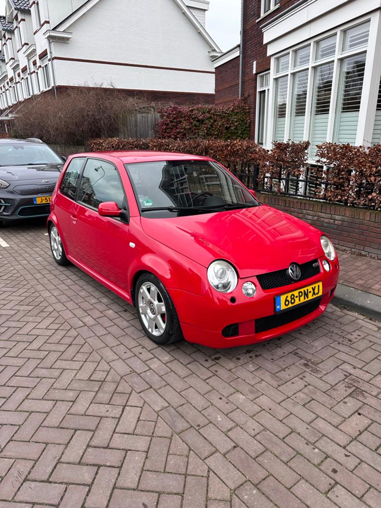 Volkswagen Lupo GTI 1/27 NL-auto 04’ Rood 6-bak Xenon 131pk, Voorwielaandrijving, Stof, 4 cilinders, 4 stoelen