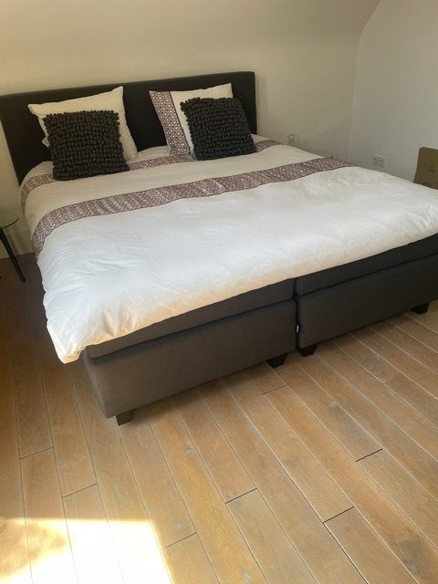 Beter Bed Karlsson Boxspring 180 x 200 cm incl. topper, Ophalen, Tweepersoons, Zo goed als nieuw, 180 cm