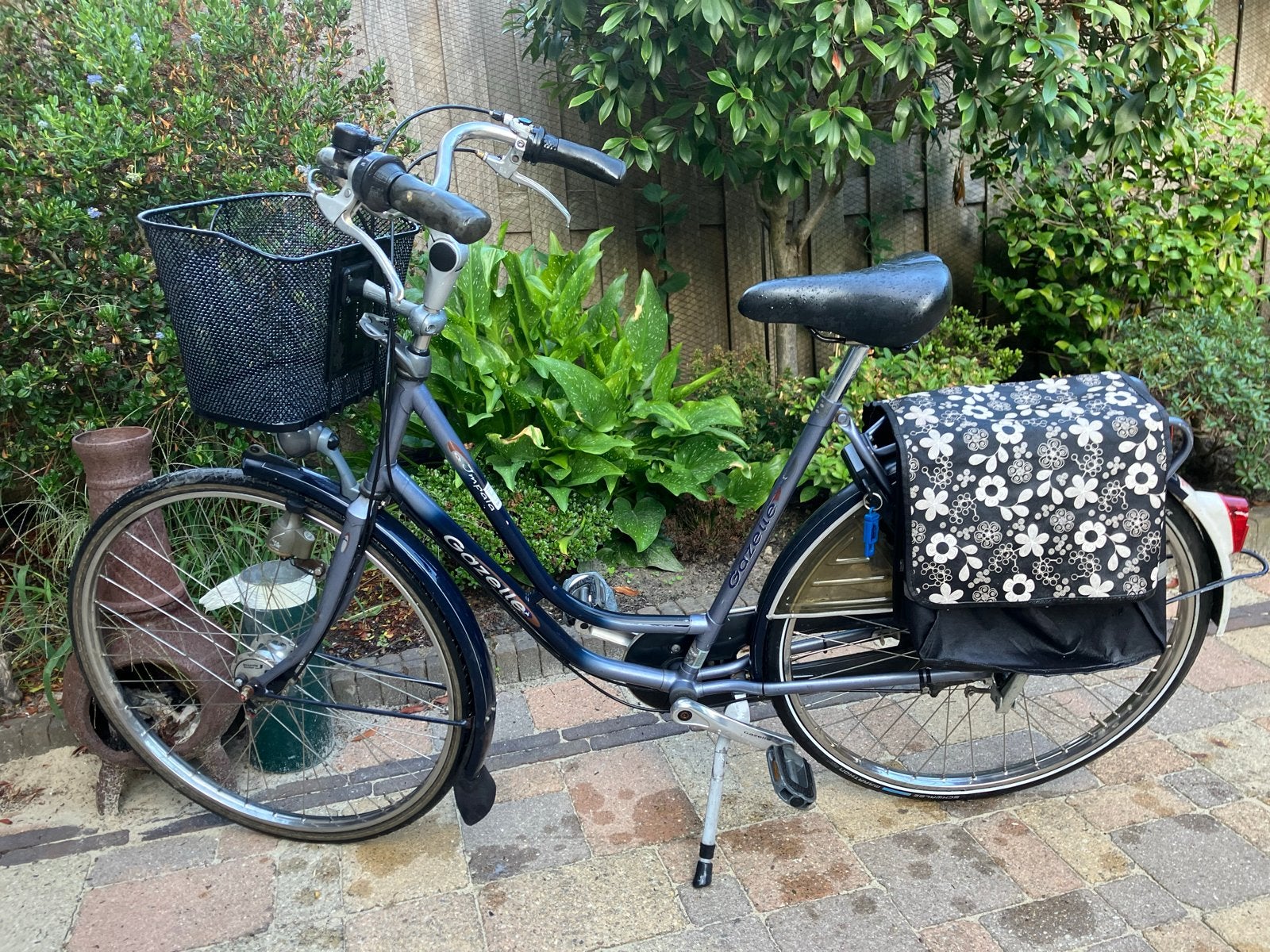 Gazelle Damesfiets 28 inch, frame 52 met fietstassen en mand, 50 tot 53 cm, Ophalen, Gebruikt, Gazelle