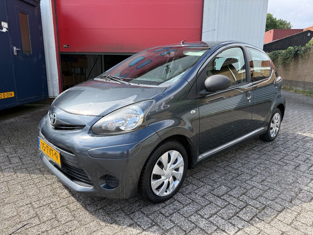 Toyota Aygo 1.0 12V Vvt-i 5DRS 2012 Grijs, Auto's, Toyota, Voorwielaandrijving, Zwart, 4 stoelen, Origineel Nederlands