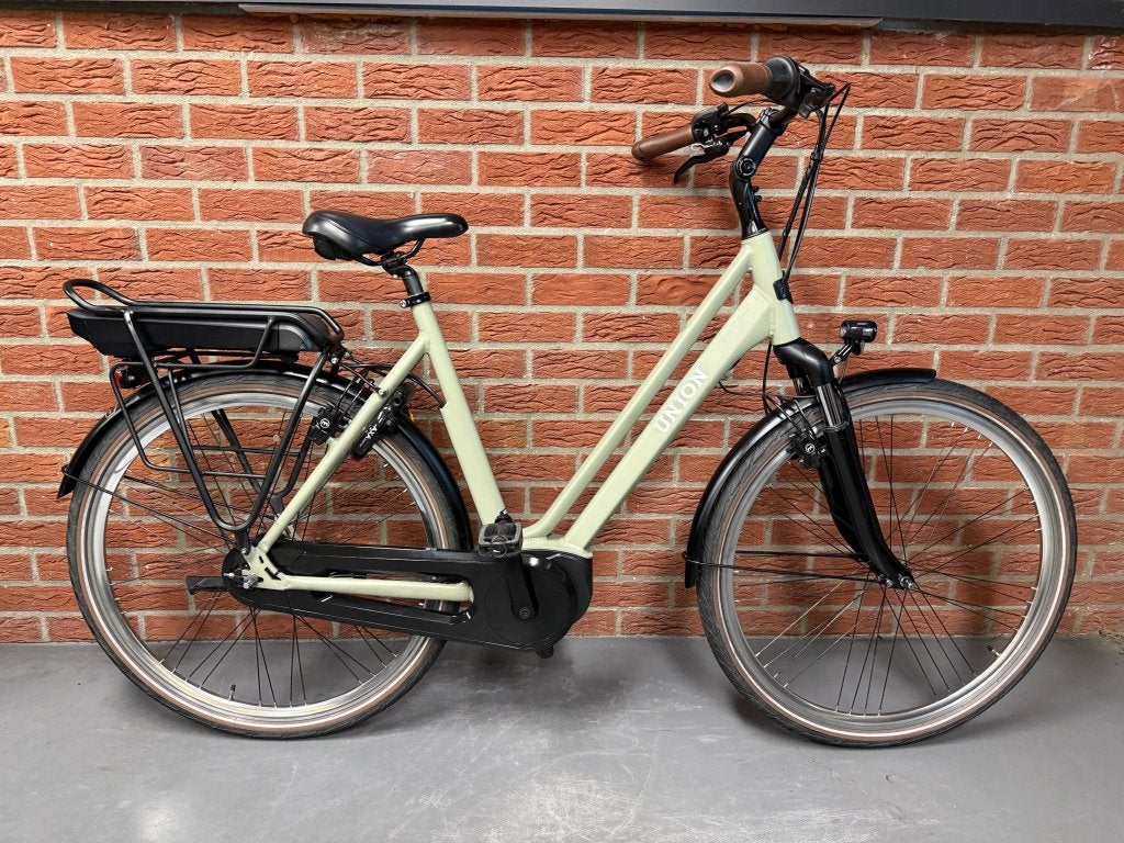 Union E Fast dames 57 cm Bosch middenmotor 400 wh lage km!, Fietsen en Brommers, Overige merken, Wilhelminaweg 8, 6951 BP in DiereN