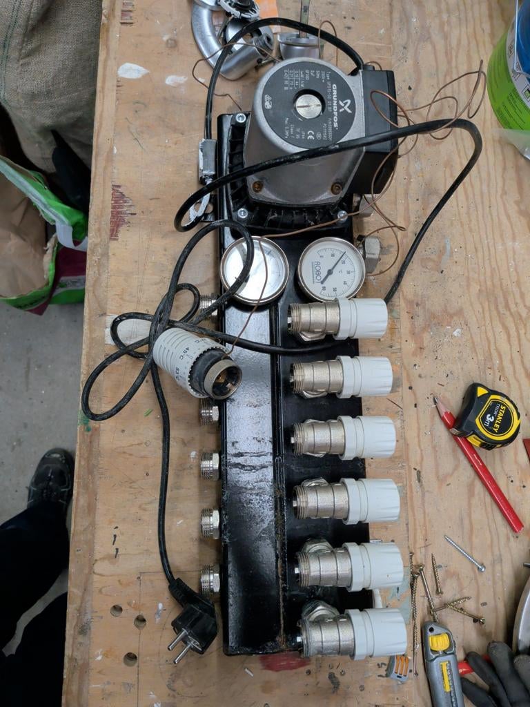 Robot 6-groeps vloerverwarmingverdeler met Grundfos pomp, Doe-het-zelf en Verbouw, Verwarming en Radiatoren, Gebruikt, Overige typen