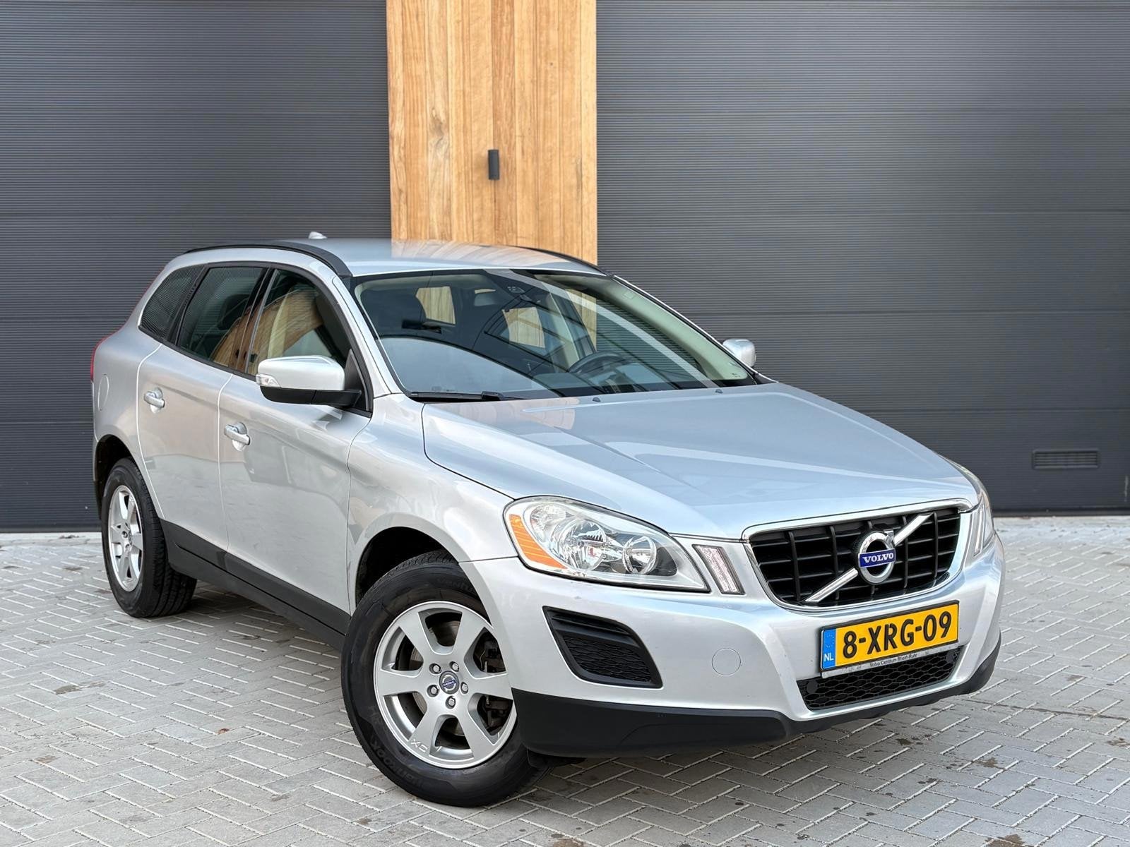 Volvo XC60 2.0 D3 Summum (bj 2010) EURO5|CLIMA|1E-EIG|GOED O, Auto's, Voorwielaandrijving, Stof, 1984 cc, Bedrijf