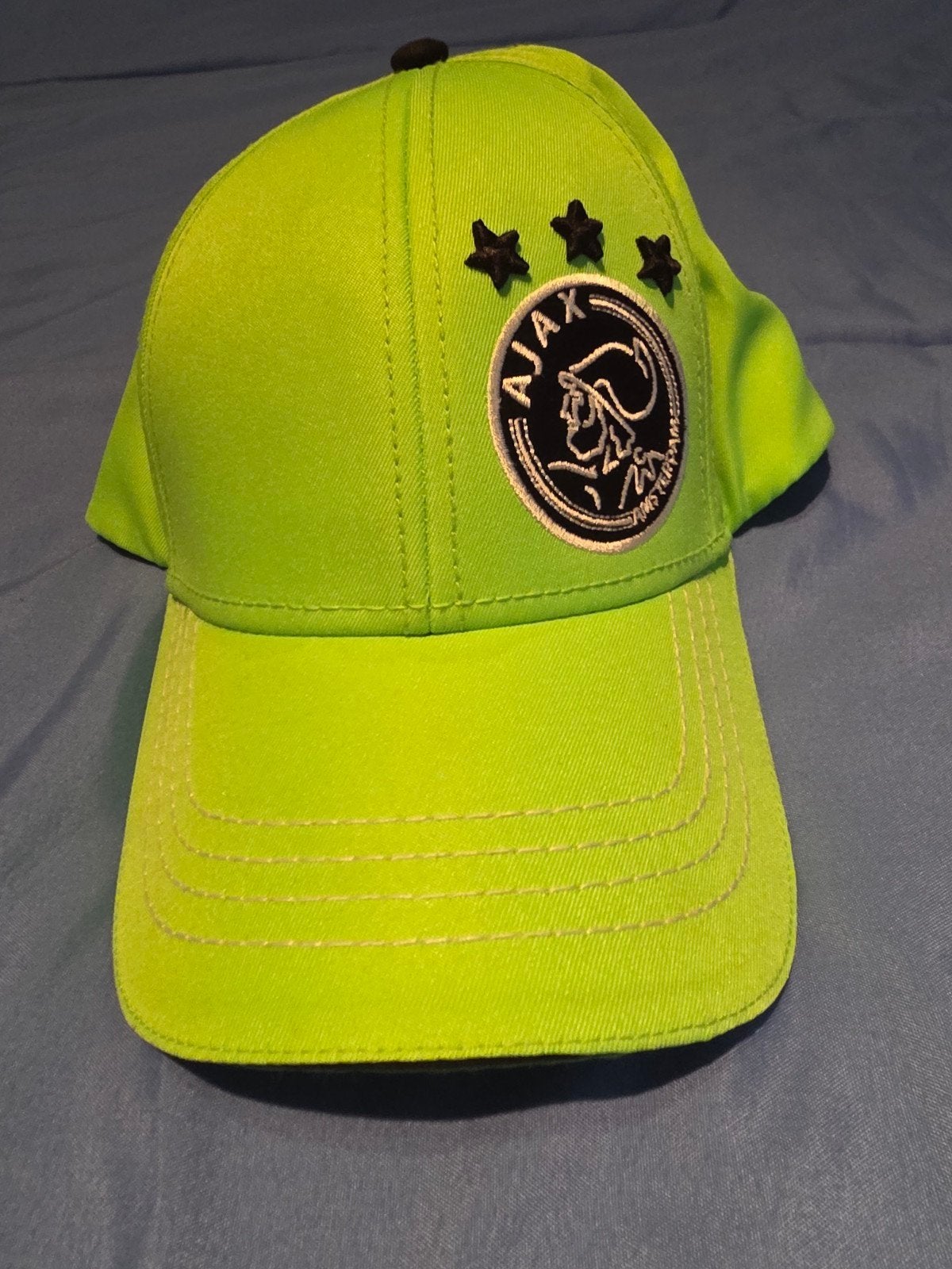 Ajax Amsterdam pet - felgroen met logo en sterrenn, Nieuw, Pet, Ajax, One size fits all