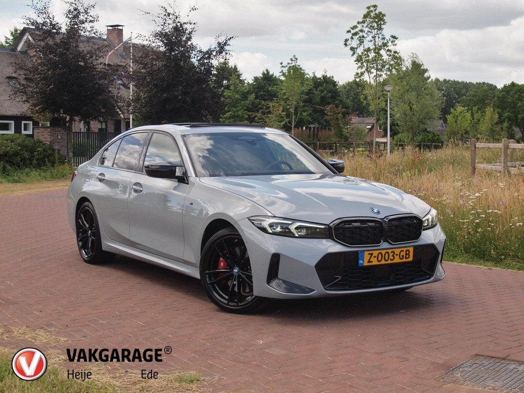 BMW 3-serie 330e | Iconic Glow Nieren | M-Pakket | Panoramad, Auto's, BMW, 1998 cc, Achterwielaandrijving, Gebruikt, 4 cilinders