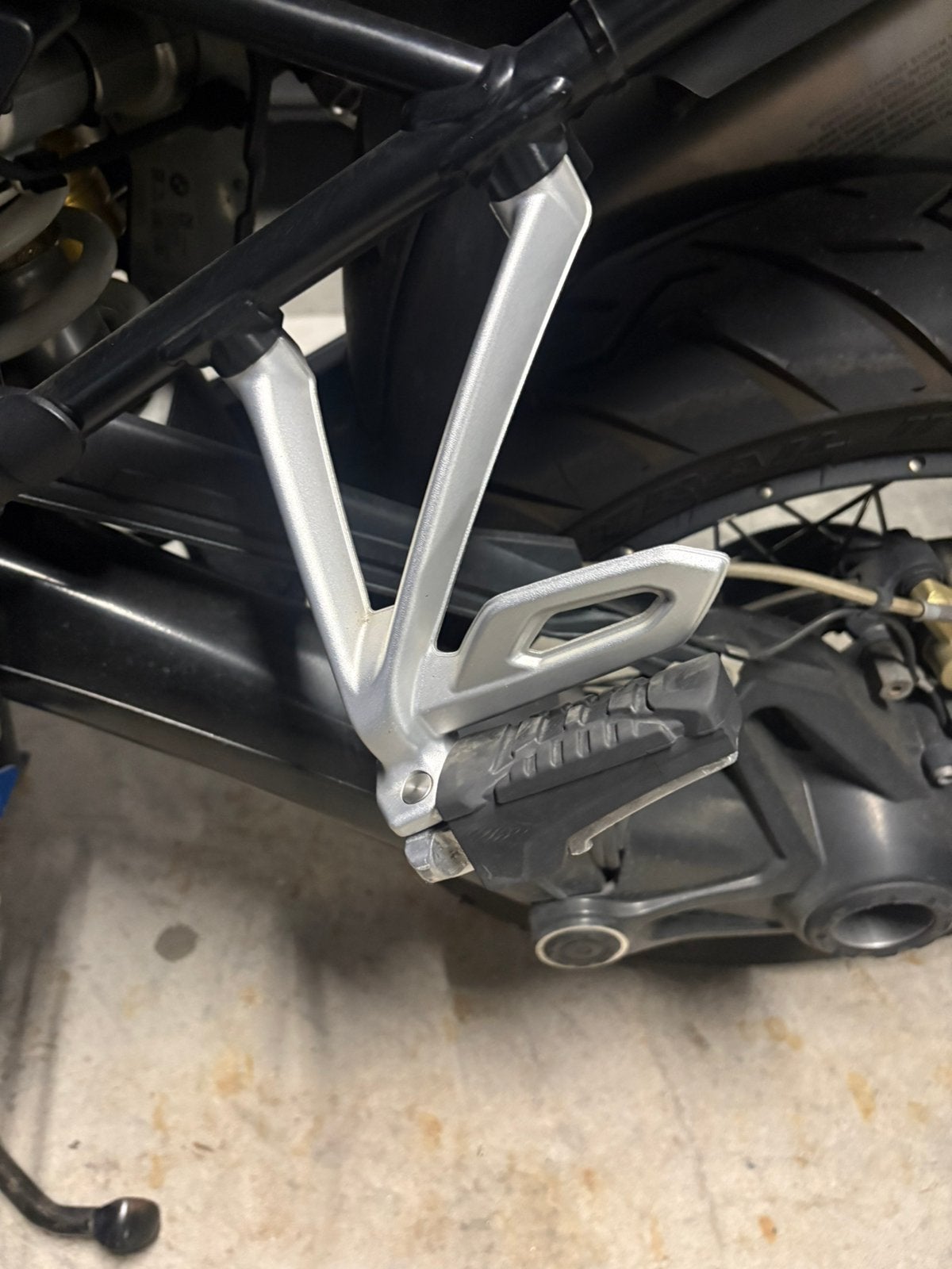 Originele onbeschadigde BMW R1200GS linker achter voetsteun, Ophalen of Verzenden, Gebruikt