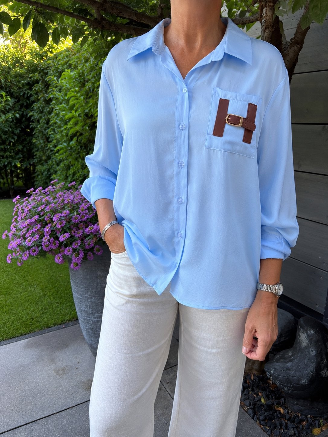 Mooie lichtblauwe blouse van Moocci maat M/L, Kleding | Dames, Overige Dameskleding, Nieuw, Ophalen of Verzenden
