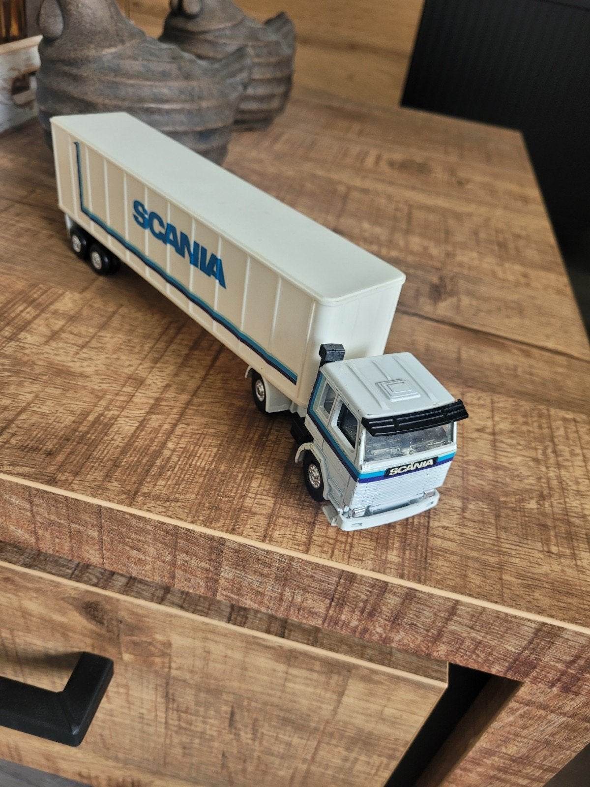 Scania met demo oplegger, T, T, Zo goed als nieuw, Bus of Vrachtwagen