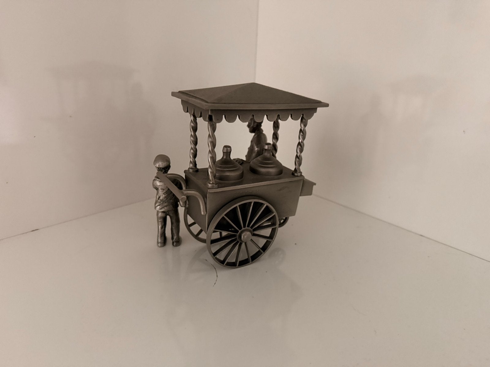 Miniatuur ijscokar met figuren - Metaal, Ophalen of Verzenden, Zo goed als nieuw