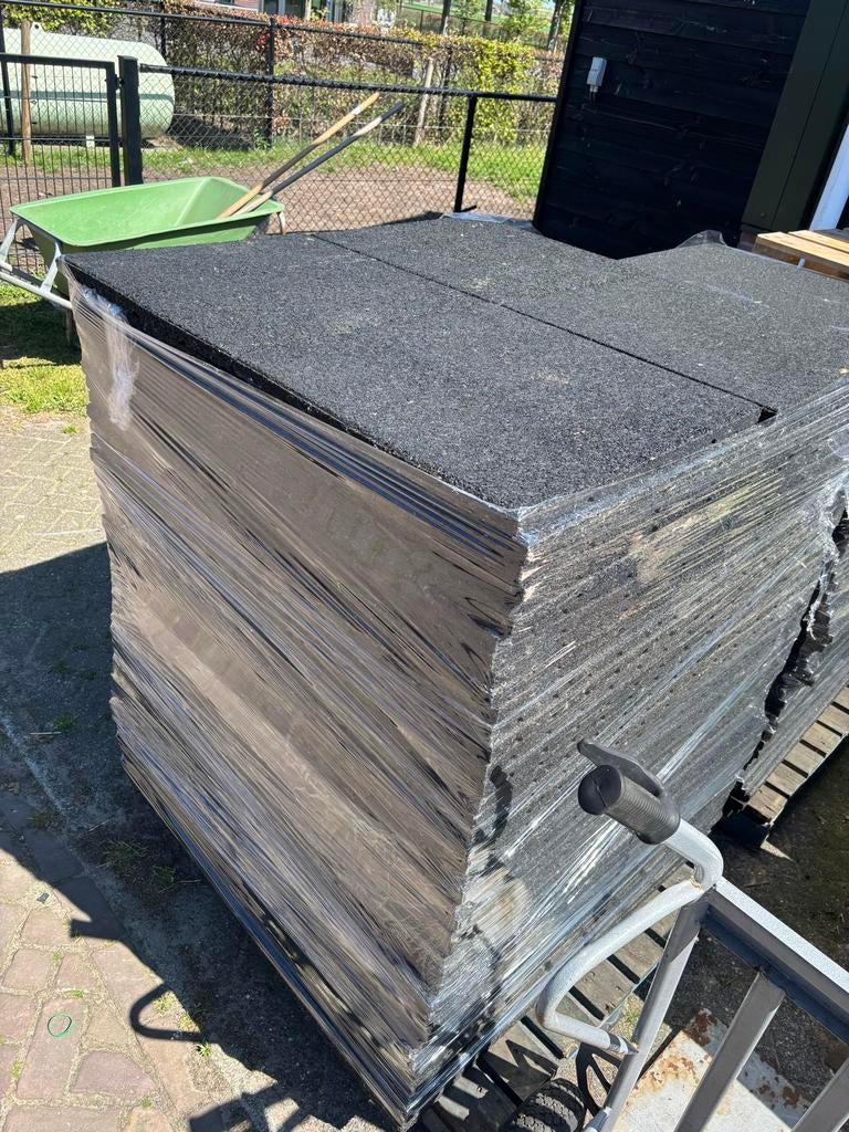 Rubber tegels 50 x 50 cm x 2,5 cm dik - 165 m2 voorraad, Ophalen, Idk, Idk, Idk