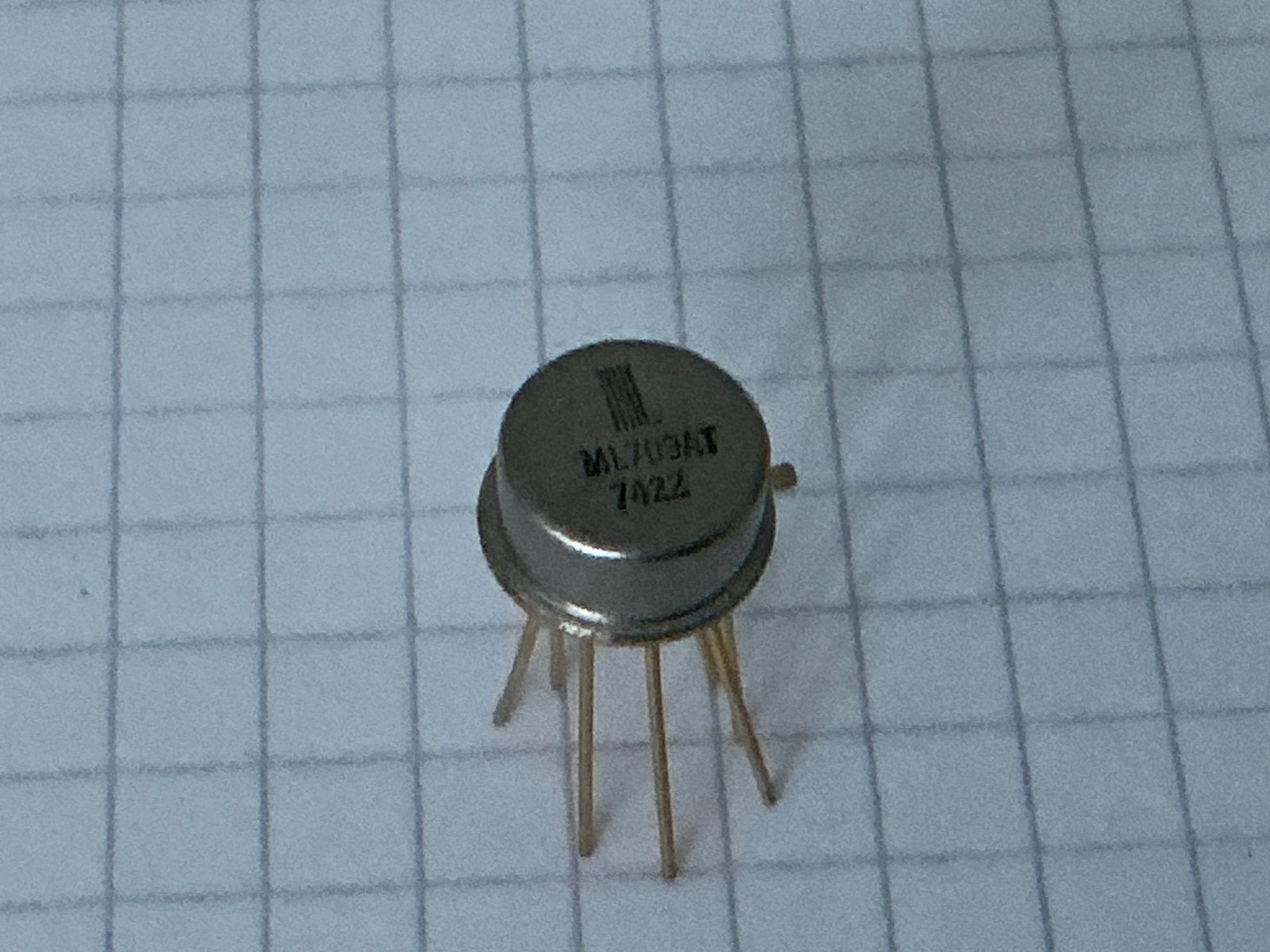 Motorola ML709AT Op-Amp gold pin., Hobby en Vrije tijd, Ophalen of Verzenden, Zo goed als nieuw, NA, NA