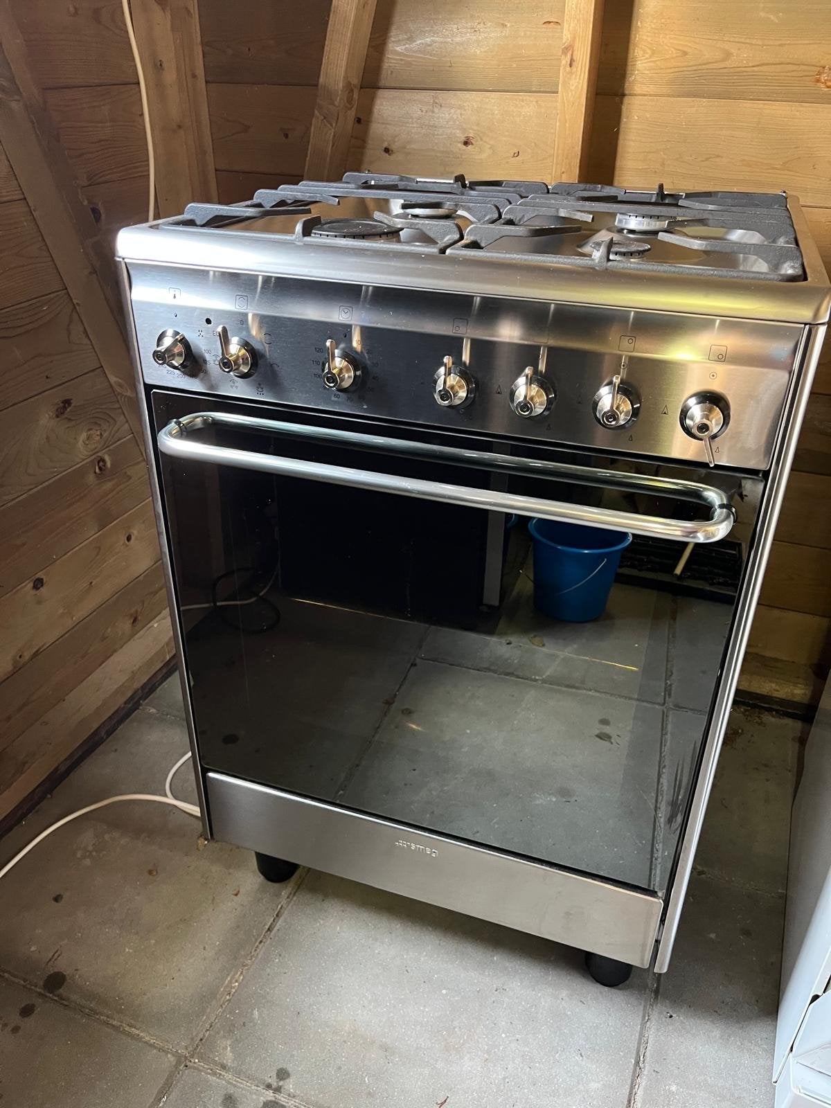 SMEG CX6SVNLKC9 Fornuis (60 cm) - 2 jaar gebruikt, Witgoed en Apparatuur, Ophalen, 60 cm of meer, 4 kookzones, Zo goed als nieuw