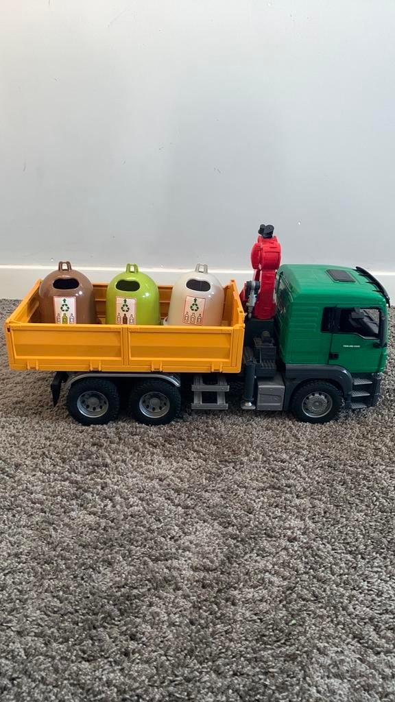 Bruder vrachtwagen met glasbakken, Ophalen of Verzenden, Zo goed als nieuw