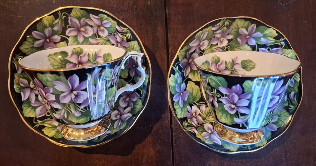 Royal Albert Purple Violet kop en schotel, Verzamelen, Ophalen, Zo goed als nieuw, Porselein, Kop en/of schotel