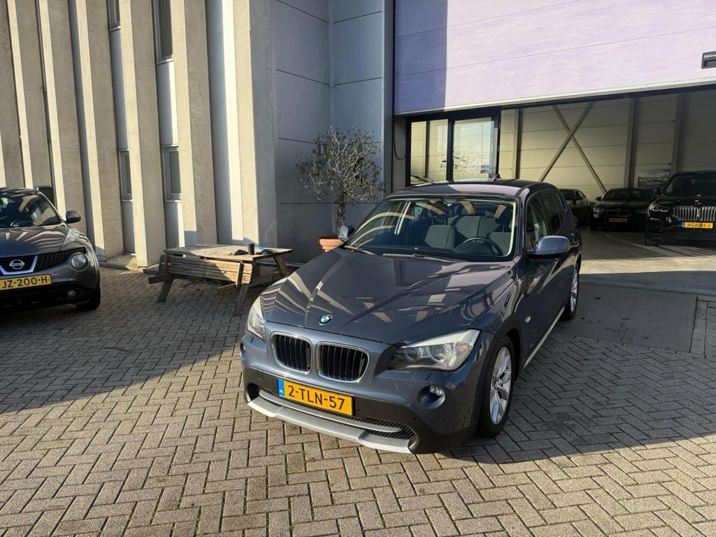 BMW X1 SDrive18i Executive AUTOMAAT! MOOIE AUTO! INRUIL MOGE, Auto's, Euro 5, Zwart, 4 cilinders, 150 pk