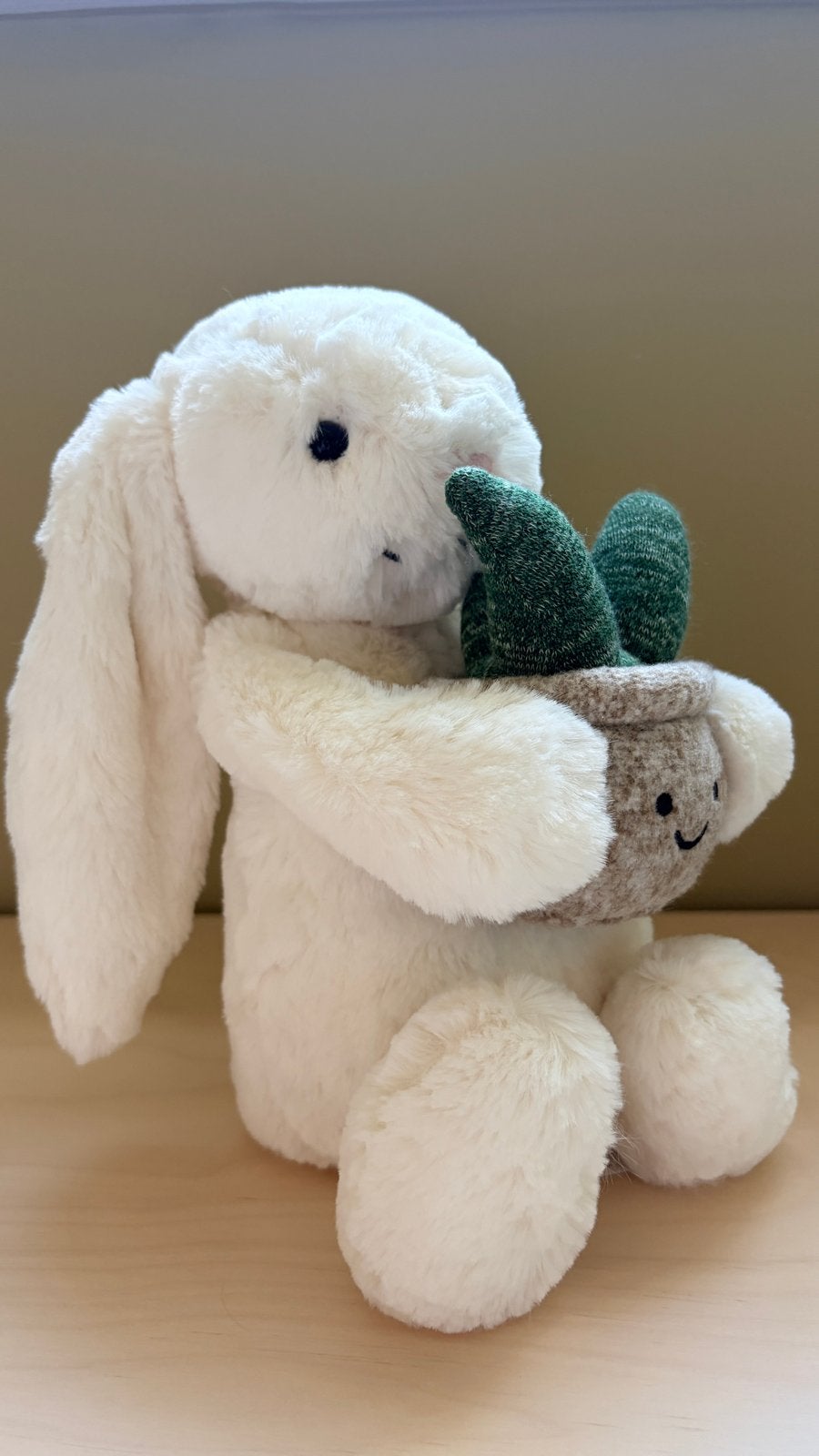 Jellycat konijn knuffel Bashful Bunny met plant - Nieuw, Kinderen en Baby's, Jellycat, Verzenden, Met label, Middelgroot (20 tot 80 cm)