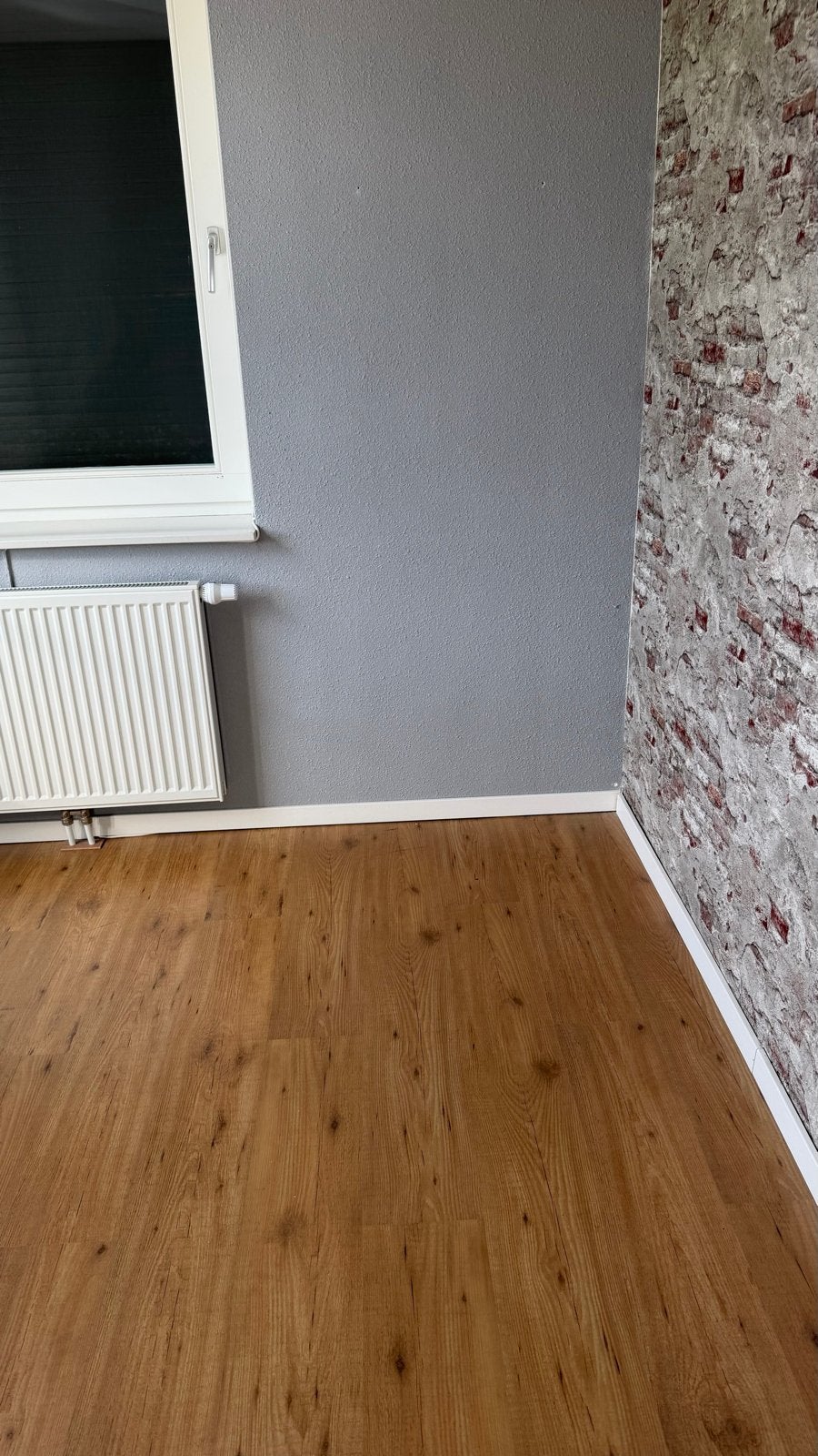 Gratis laminaat (67 m²) + plinten –zelf demonteren & ophalen, Huis en Inrichting, Ophalen, Gebruikt, Bruin, 50 tot 75 m²