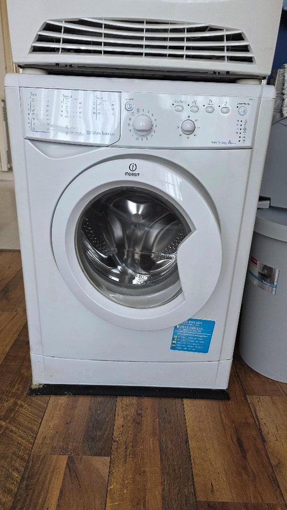 Wasmachine Indesit 6 kg - IWB6143, Ophalen, 1200 tot 1600 toeren, 4 tot 6 kg, Handwasprogramma