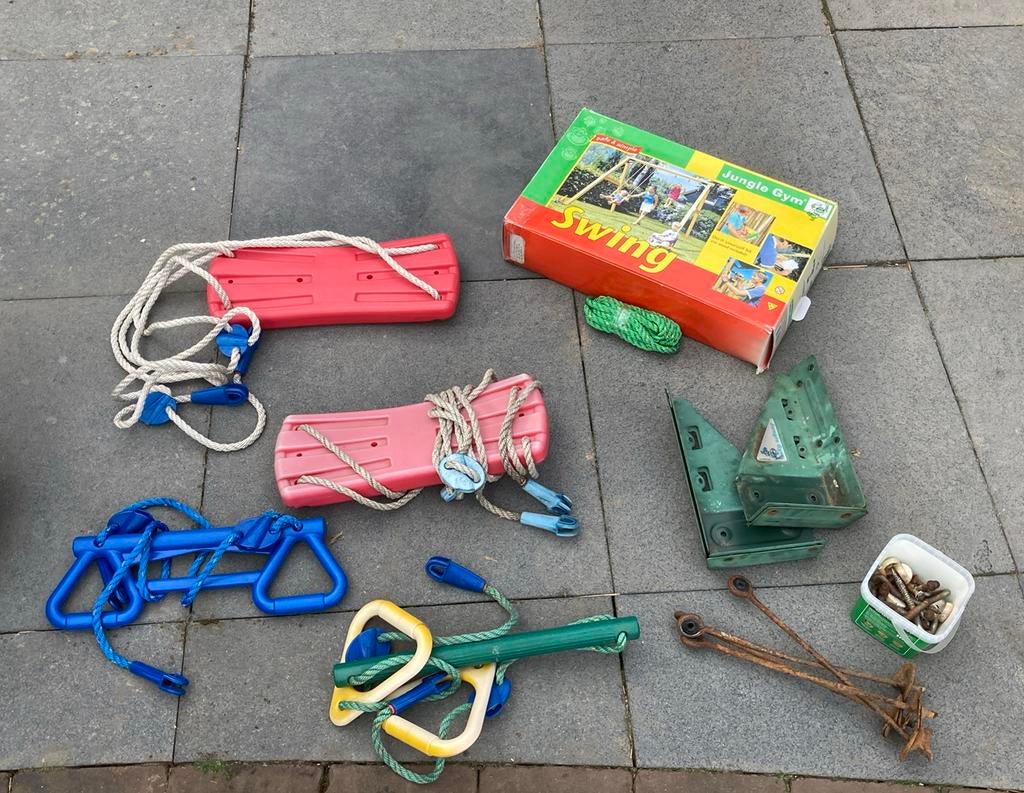 Jungle Gym schommels, trapezes en bevestigingsmateriaal., Ophalen, Zo goed als nieuw