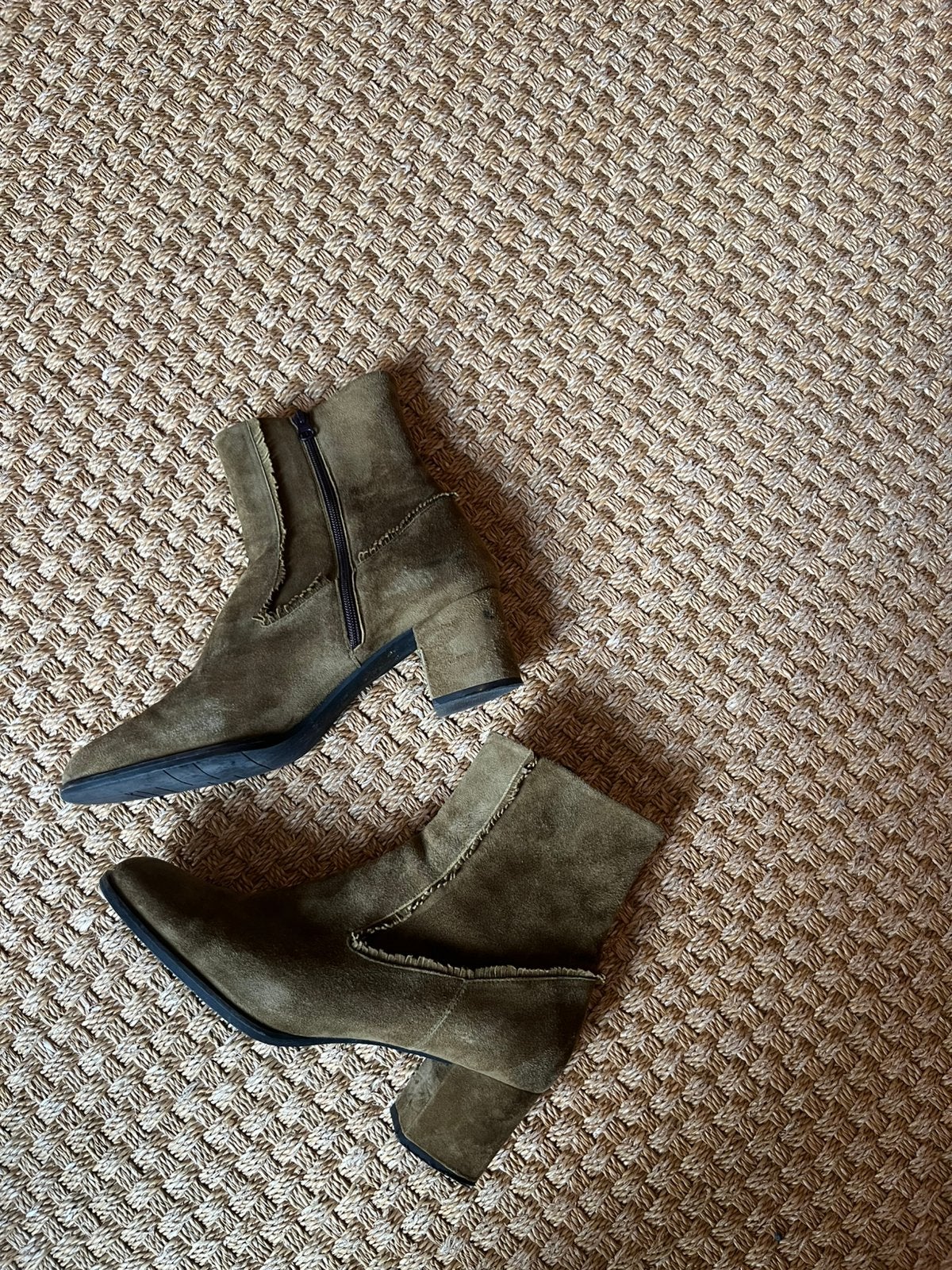Suede groene schoenen met franjes en hak mt 44, Ophalen of Verzenden, Zo goed als nieuw, Groen