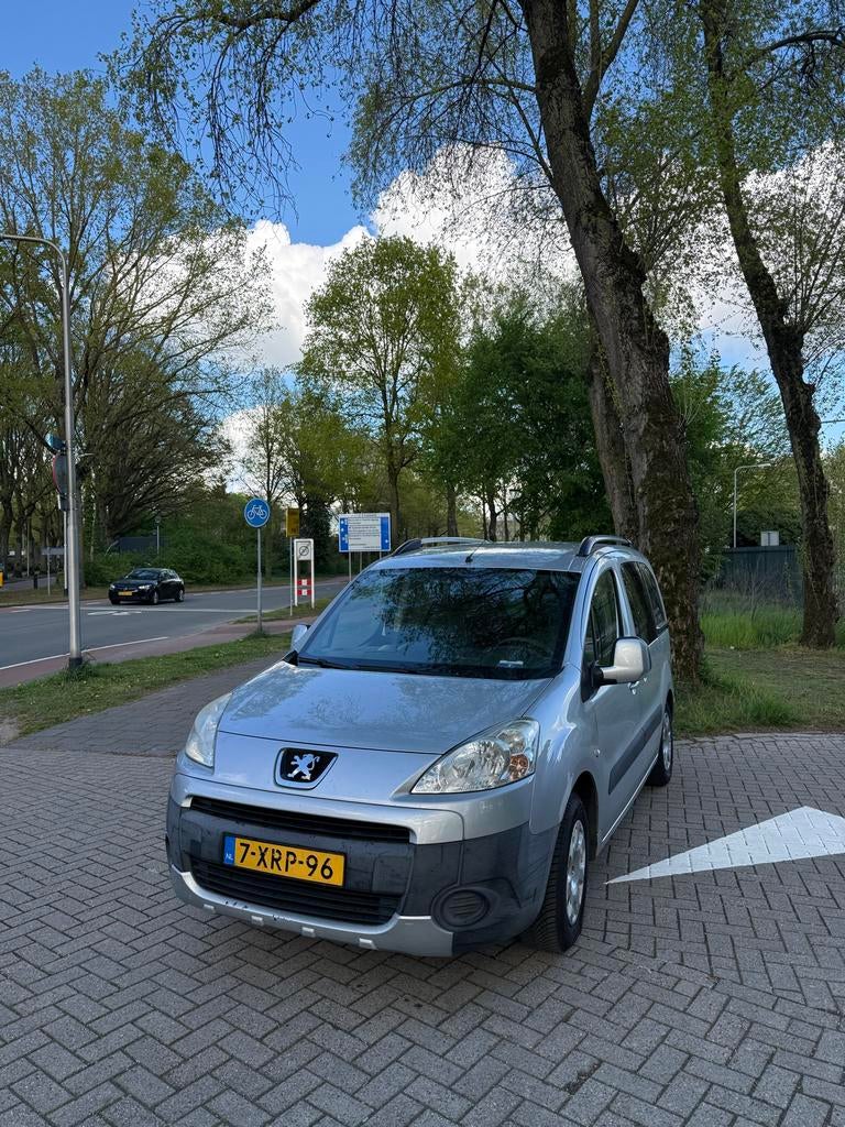 Peugeot Partner 1.6 72KW Tepee 5PL 2011 Grijs, Voorwielaandrijving, 1380 kg, 4 cilinders, 75 €/maand
