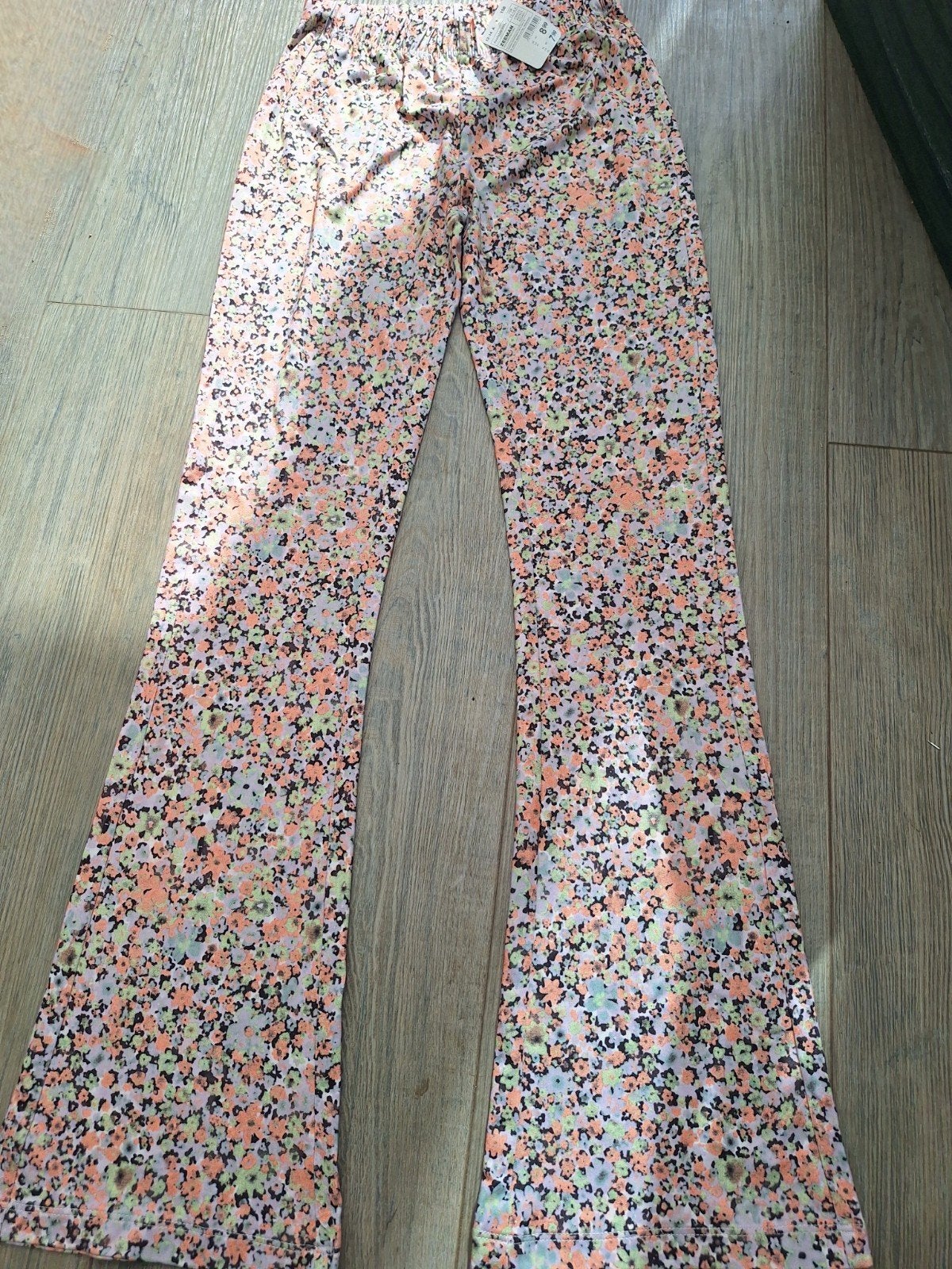 Een hele gave, nieuwe flar broek met bloemenprint maat 158, Broek, Zeeman, Meisje, Nieuw
