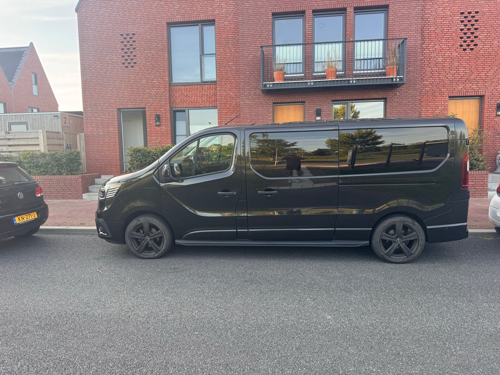 Renault Trafic GB 2.0 Blue dCi 150pk L2h1 T30 EDC 2022 Zwart, 4 cilinders, Navigatiesysteem, Renault, Leder en Stof