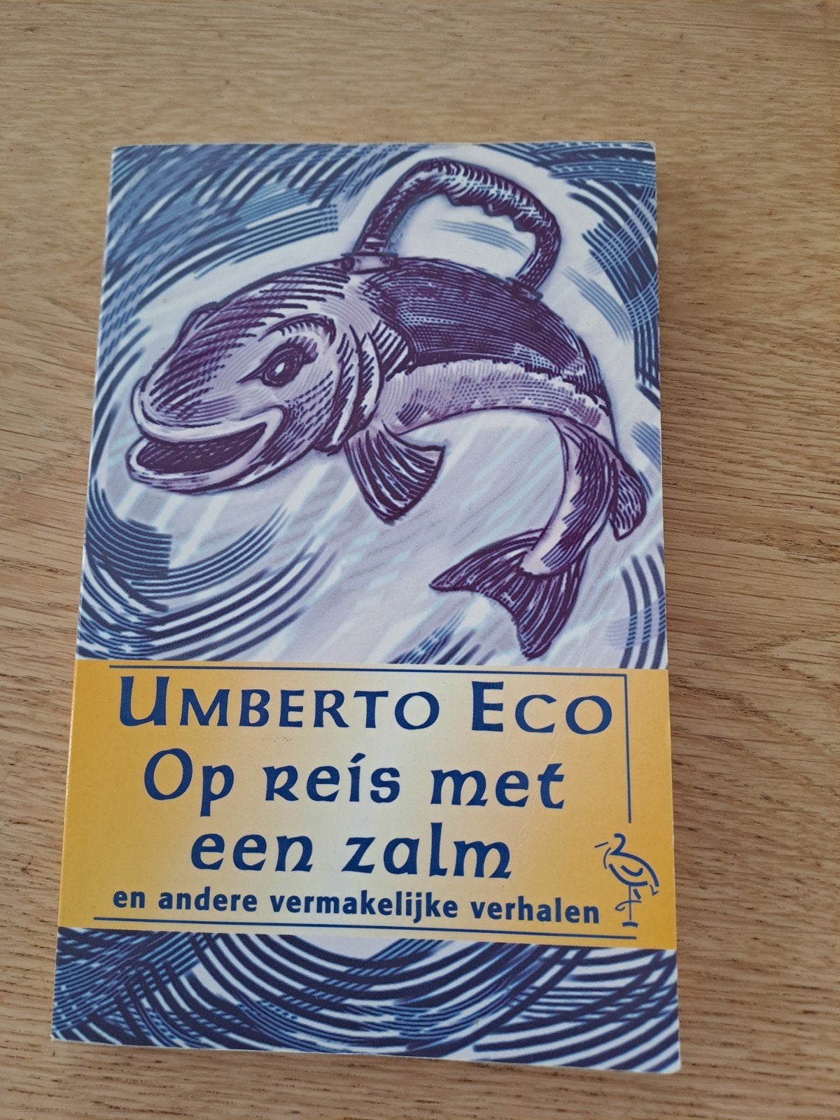 Umberto Eco - Op reis met een zalm, Ophalen of Verzenden, Gelezen, Umberto Eco