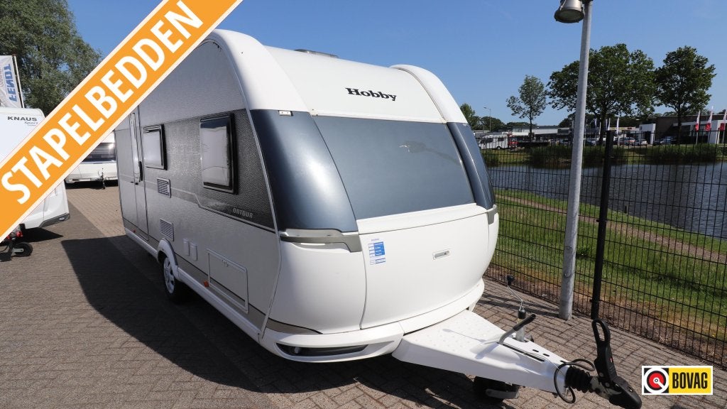 Hobby On Tour 470 KMF BJ'20 - Voortent - Als nieuw, Caravans en Kamperen, Caravans, Schokbreker, Dwarsbed, Hobby, Bedrijf