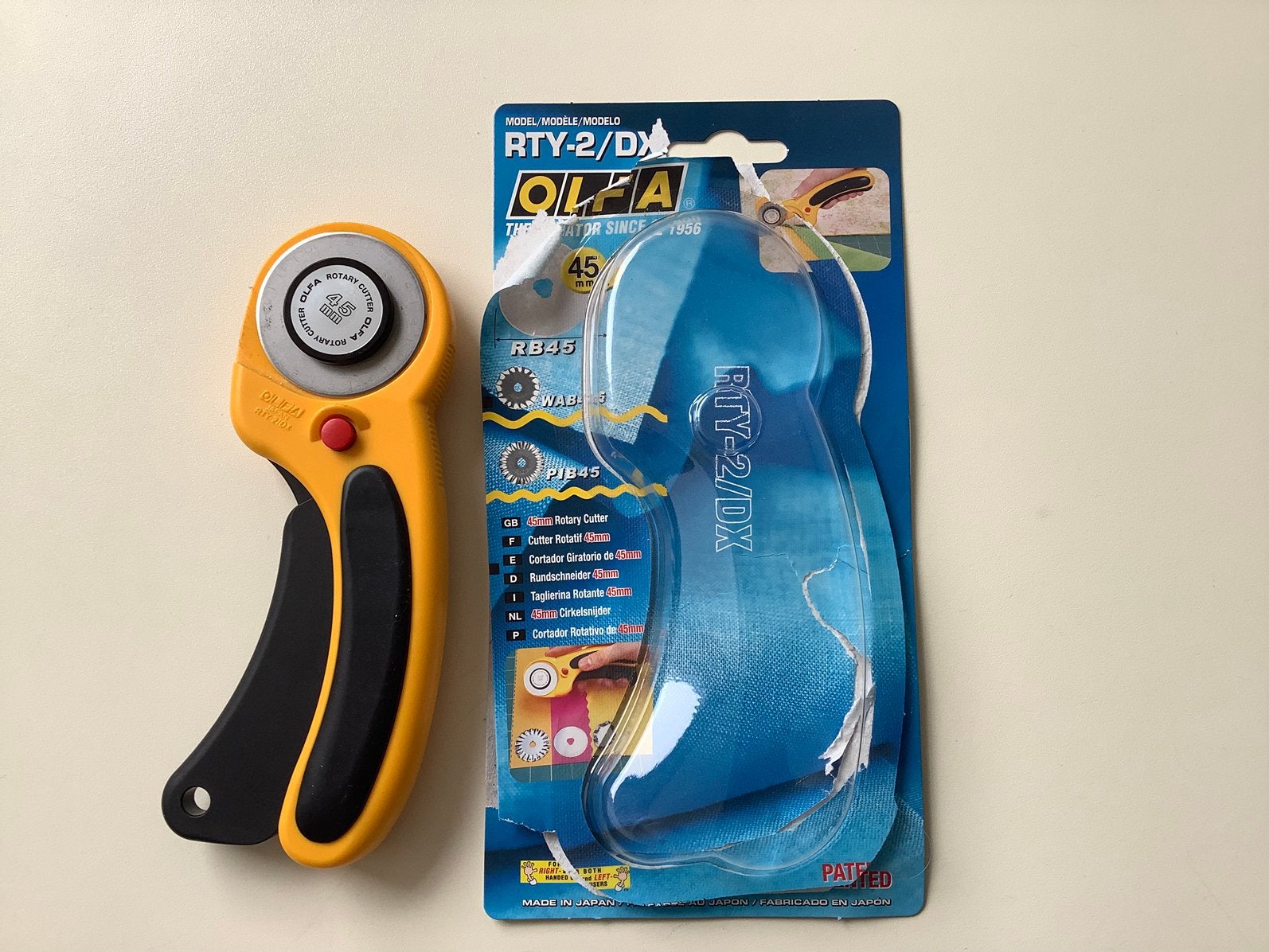 Rotary cutter Olfa Stofsnijder, Hobby en Vrije tijd, Knutselen, Ophalen of Verzenden, Zo goed als nieuw, Geschikt voor stof, Gereedschap of Toebehoren
