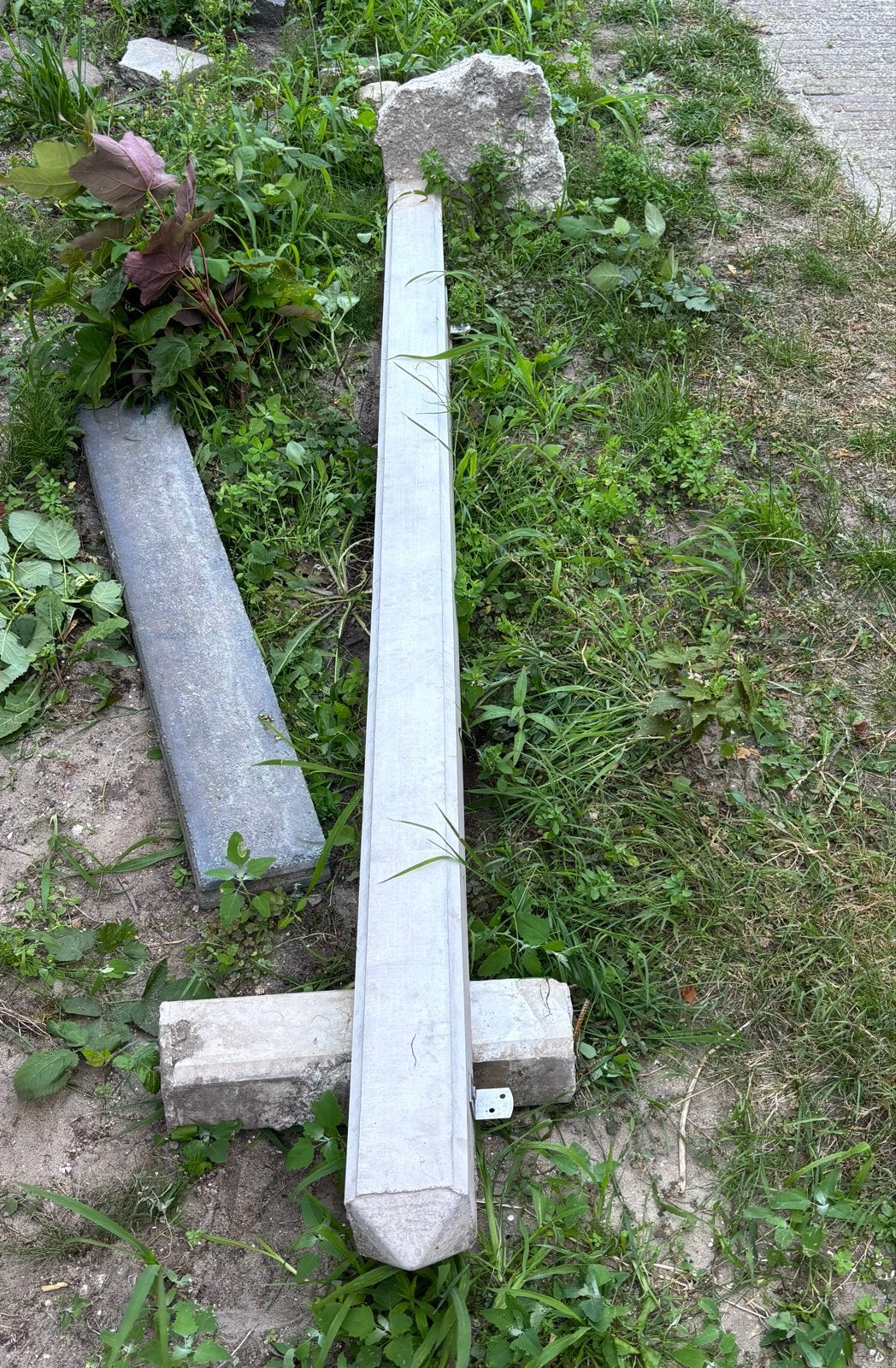 Gratis gewapend betonnen schuttingpaal 10x10x2.55m, Ophalen, Overige materialen, Minder dan 3 meter, Zo goed als nieuw