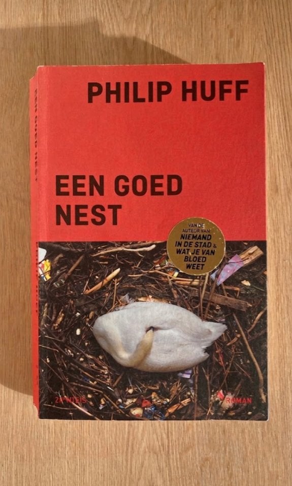 Een Goed Nest - Philip Huff (2026), Boeken, Ophalen of Verzenden, Zo goed als nieuw, Nederland