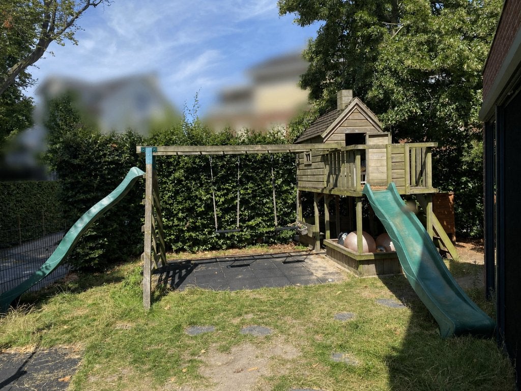 Groot houten speelhuis met zandbak, schommels en glijbanen, Ophalen, Gebruikt, Hout