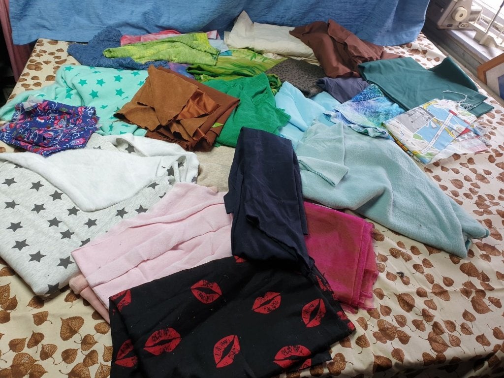 Grote doos vol leuke lappen nieuwe stof, Hobby en Vrije tijd, Stoffen en Lappen, Overige materialen, Overige kleuren, Nieuw, Ophalen of Verzenden