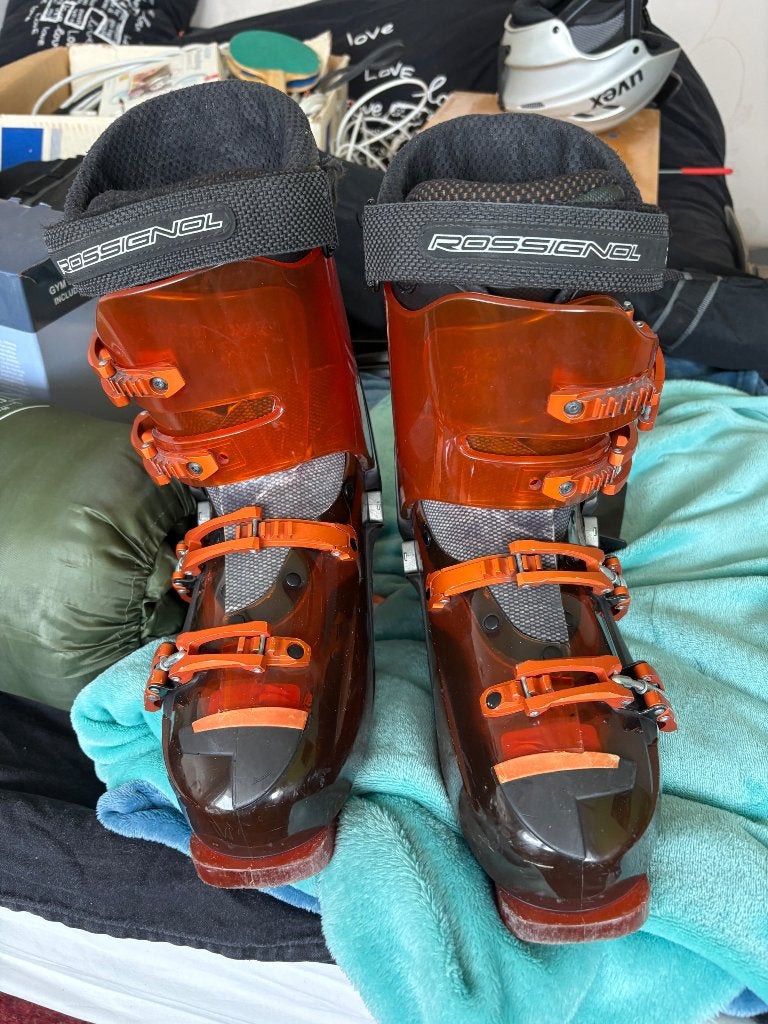 Ski’s skischoenen en helm, 160 tot 180 cm, Gebruikt, Skiën, Ski's