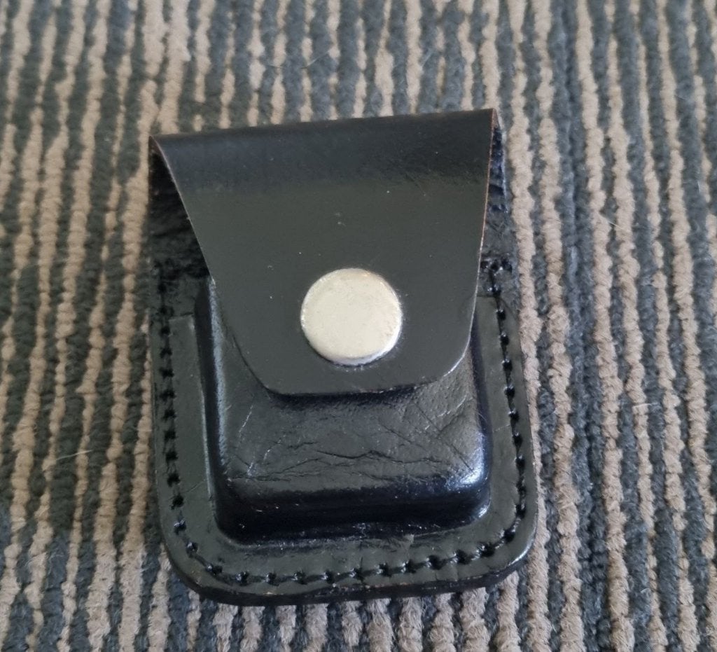 zippo holster riemholster, Ophalen of Verzenden, Landmacht, Nederland, Embleem of Badge