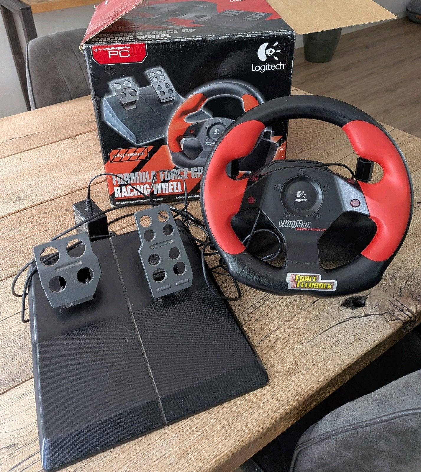 Logitech Formula Force GP Racing Wheel met pedalen, Gebruikt, 1 speler, Racen en Vliegen, Ophalen of Verzenden