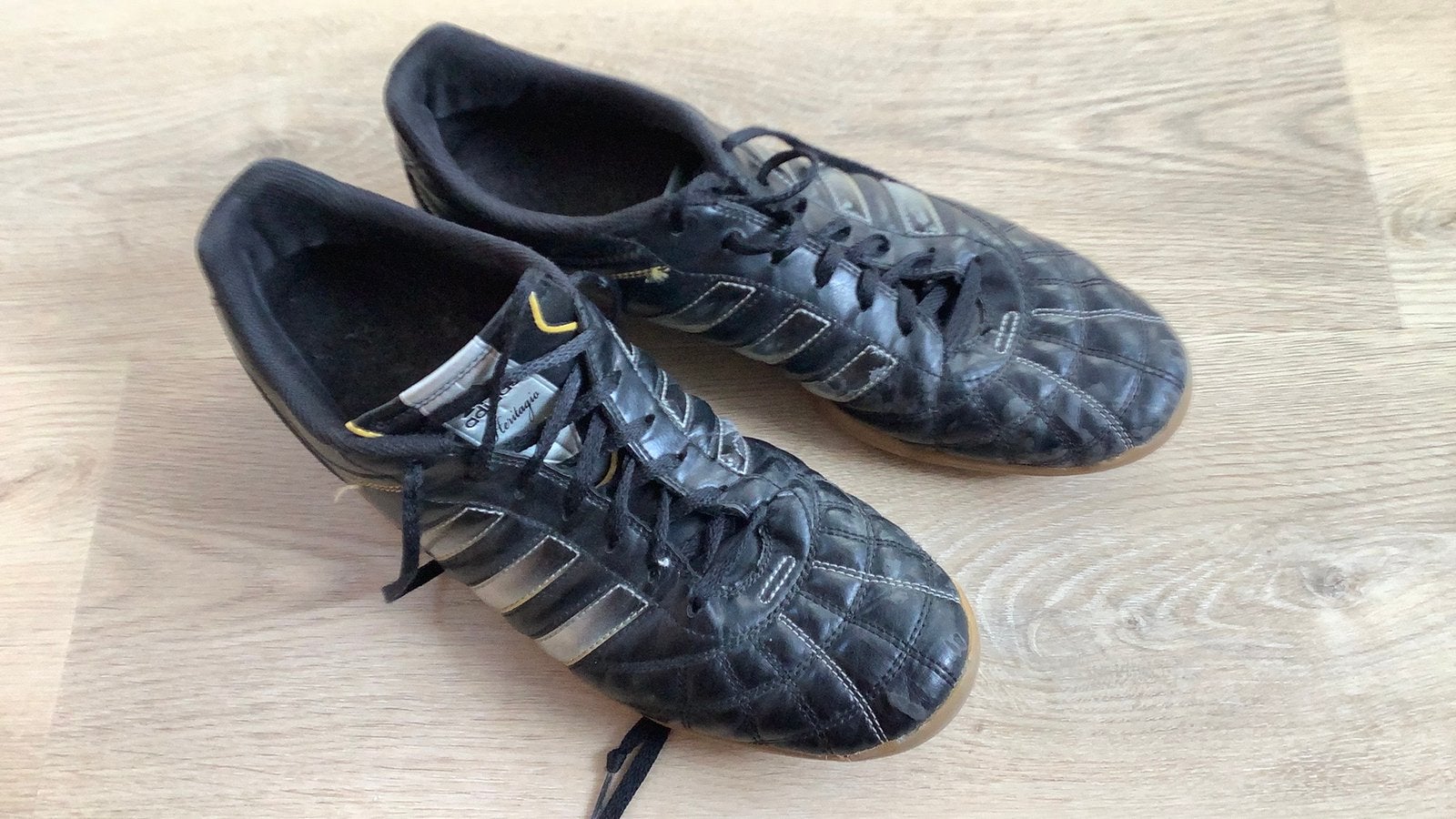 Adidas zaalvoetbalschoenen maat 42, Gebruikt, Maat XL, Schoenen, Ophalen of Verzenden