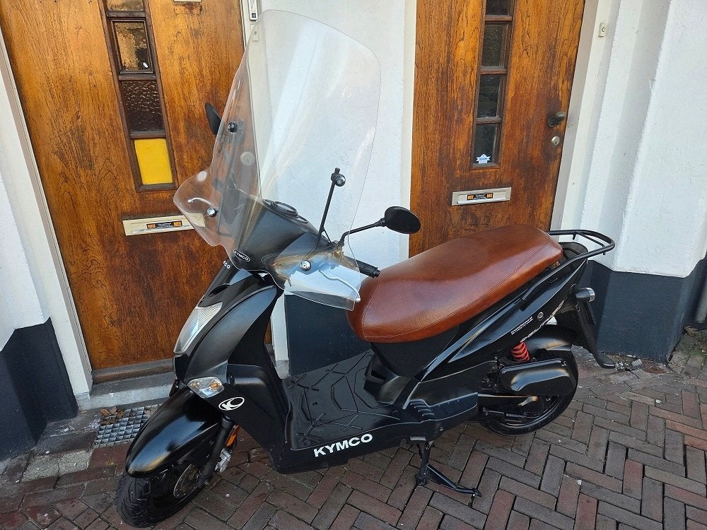 Kymco Agility zwart snor 1099, brom 1249 bij Scooterforyou, Ophalen, Zo goed als nieuw, 50 cc, Maximaal 25 km/u