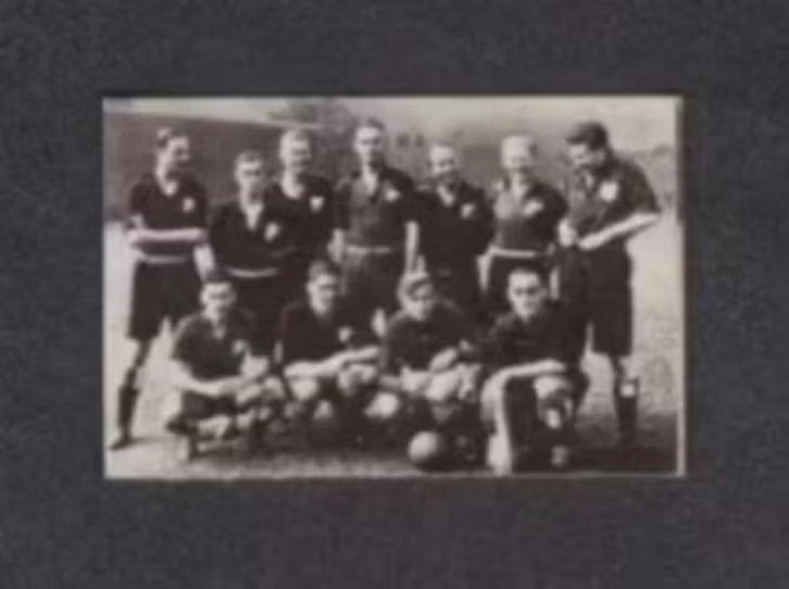 Voetbalplaatje HBS Den Haag Elftal 1951-1952., Ophalen of Verzenden, Zo goed als nieuw