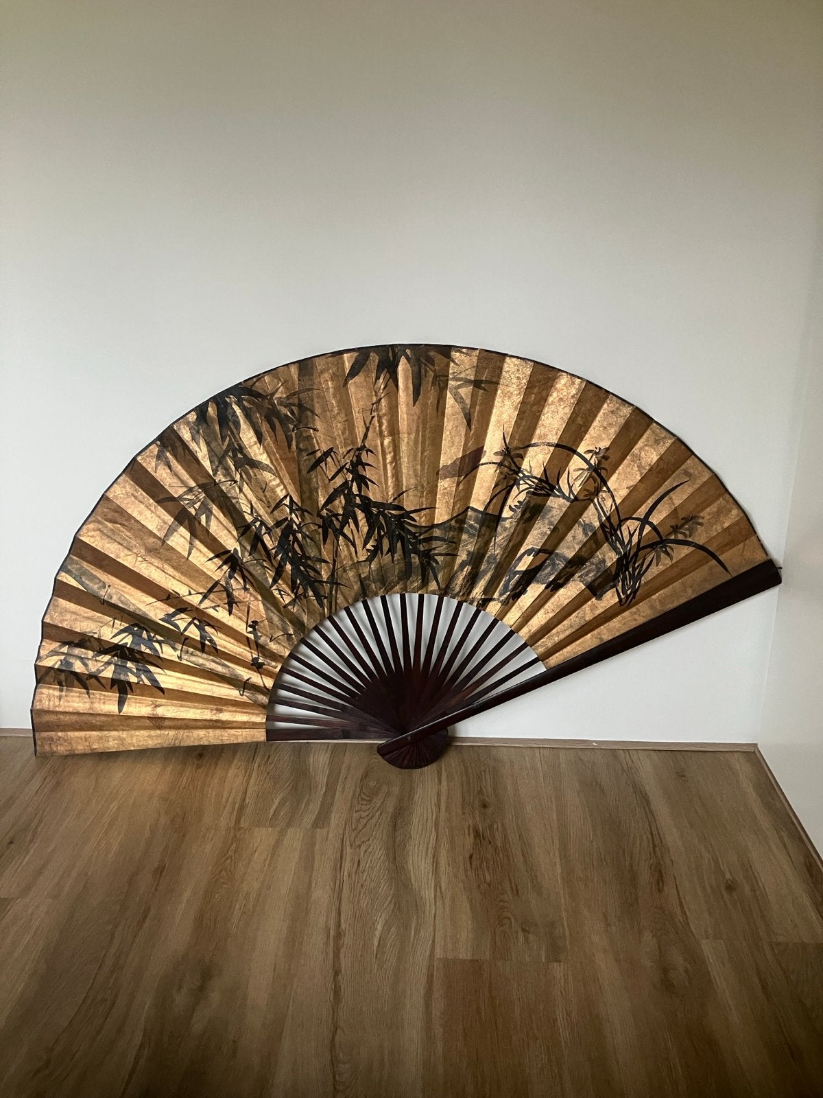 Aziatisch decoratieve gouden wandwaaier, Ophalen