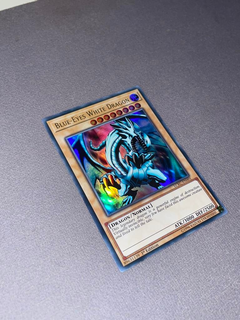 Yu-Gi-Oh! Blue-Eyes White Dragon 1st ed - Ultra Rare LCKC, Hobby en Vrije tijd, Verzamelkaartspellen | Yu-gi-Oh!, Ophalen of Verzenden